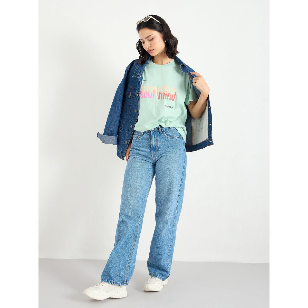 تيشيرت بقصة عادية وطبعة كتابة-women-clothing-tshirts-image-2