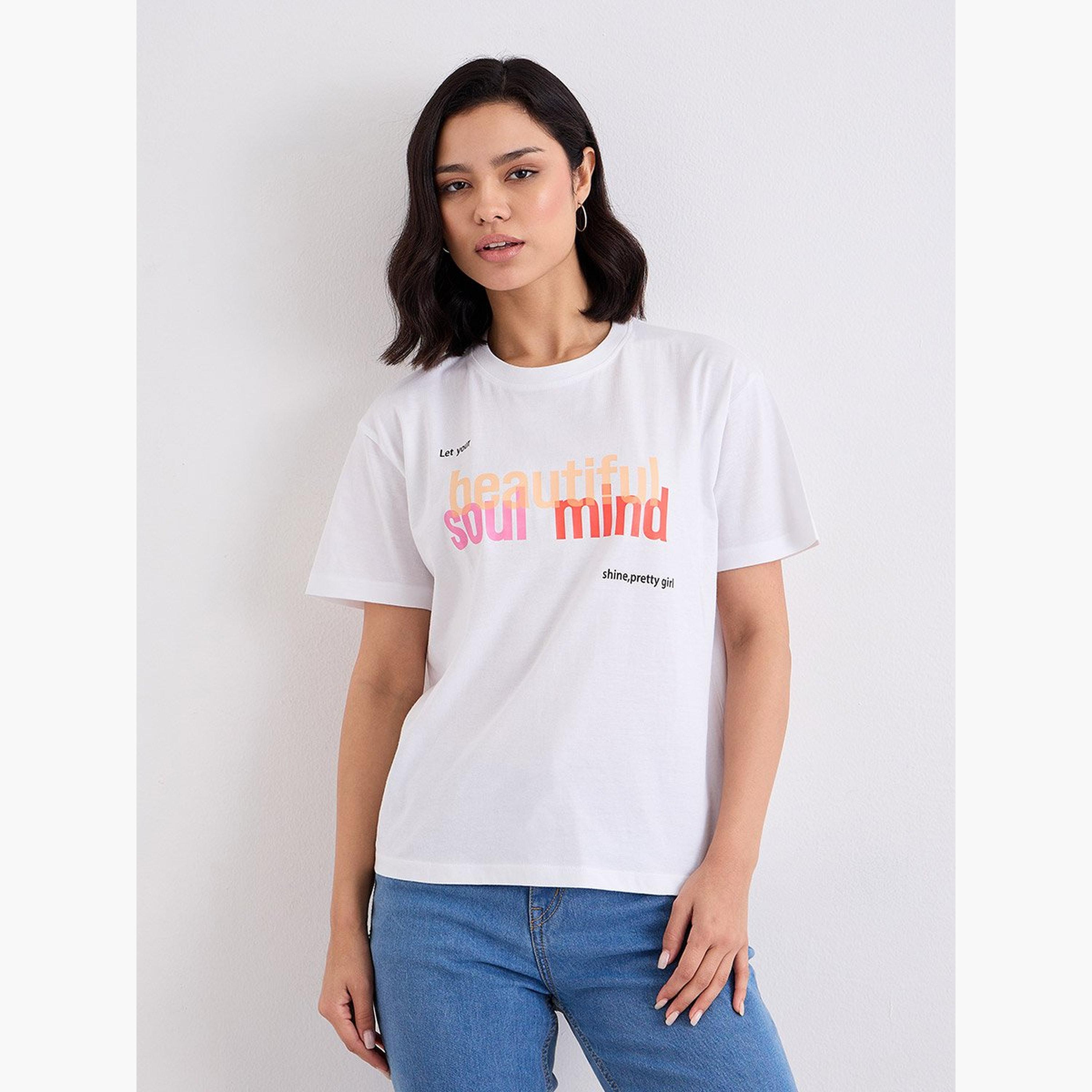 ستايلي - تي شيرت برقبة دائرية وطبعة شعار-women-clothing-tshirts-image-1