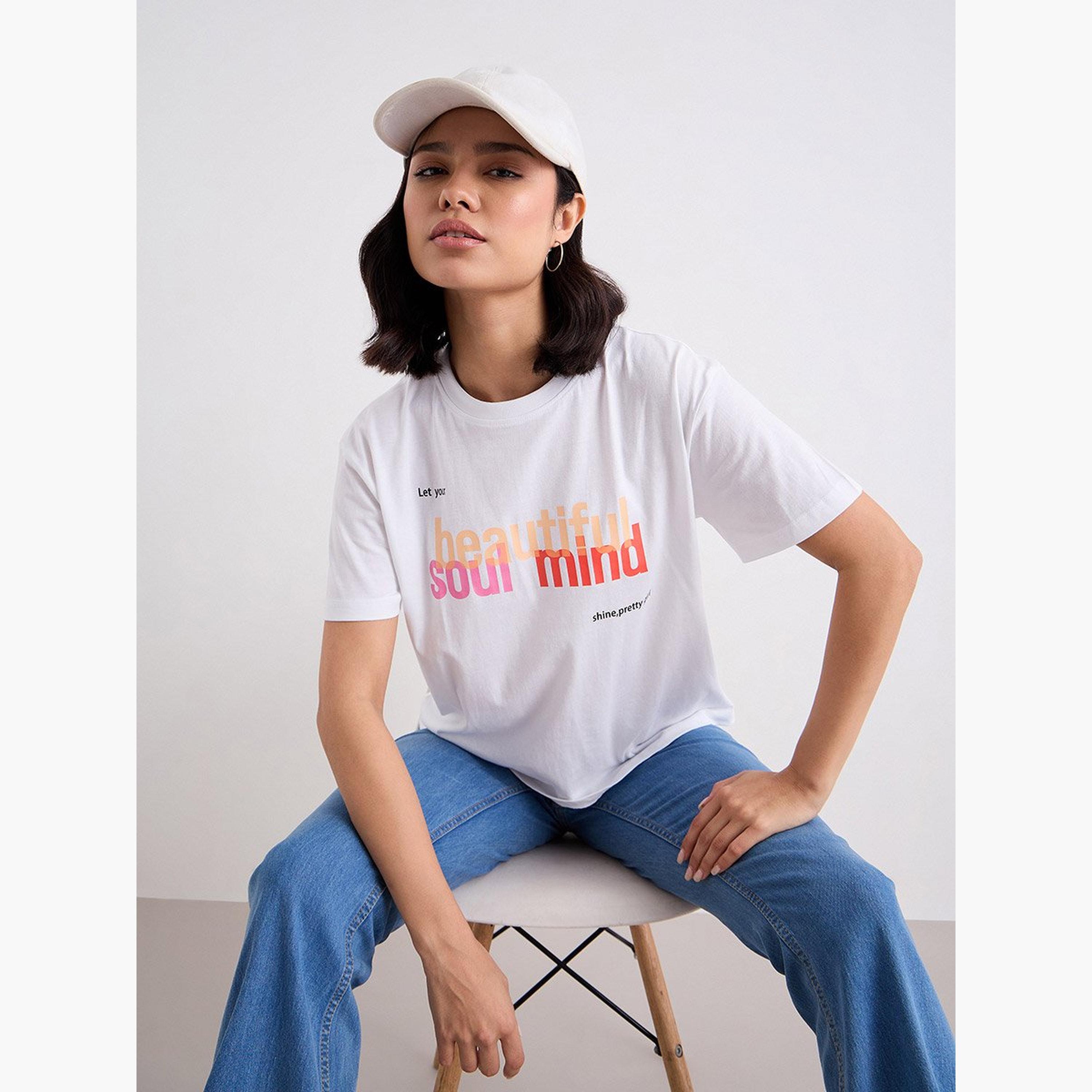 ستايلي - تي شيرت برقبة دائرية وطبعة شعار-women-clothing-tshirts-image-5