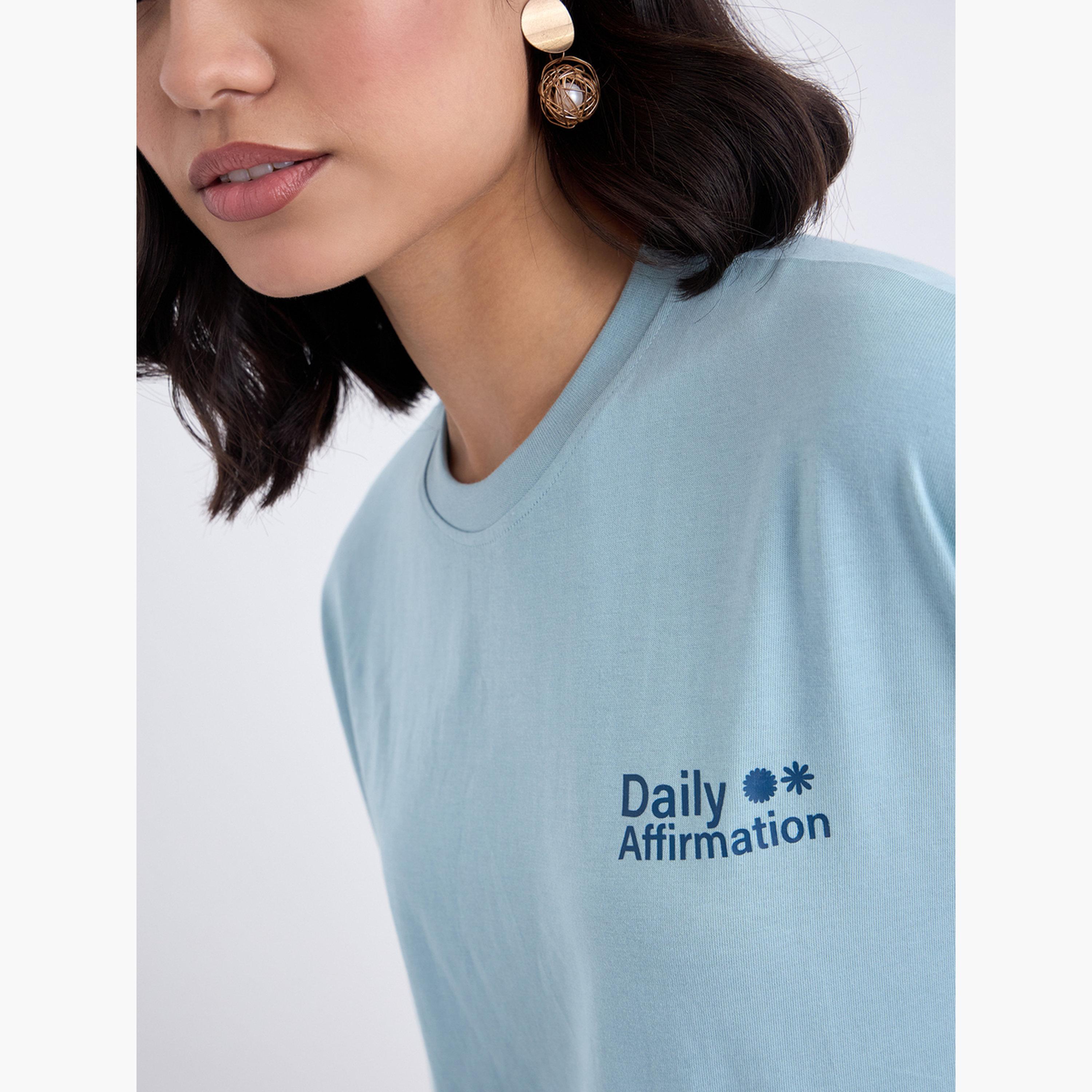ستايلي - تي شيرت أزرق حجم كبير طبعة شعار-women-clothing-tshirts-image-4
