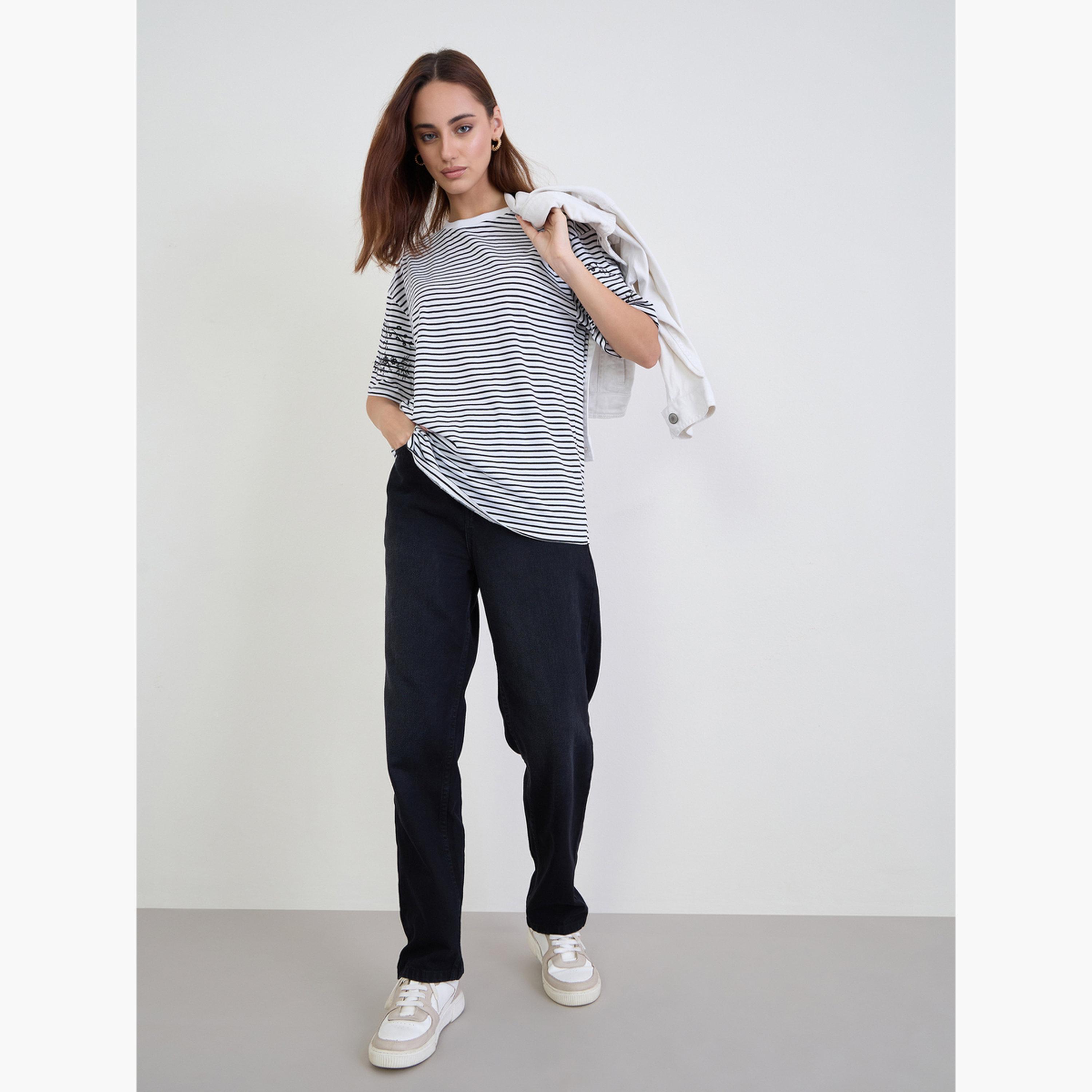 ستايلي - تي شيرت مخطط بأكمام مطرزة وحجم كبير-women-clothing-tshirts-image-2