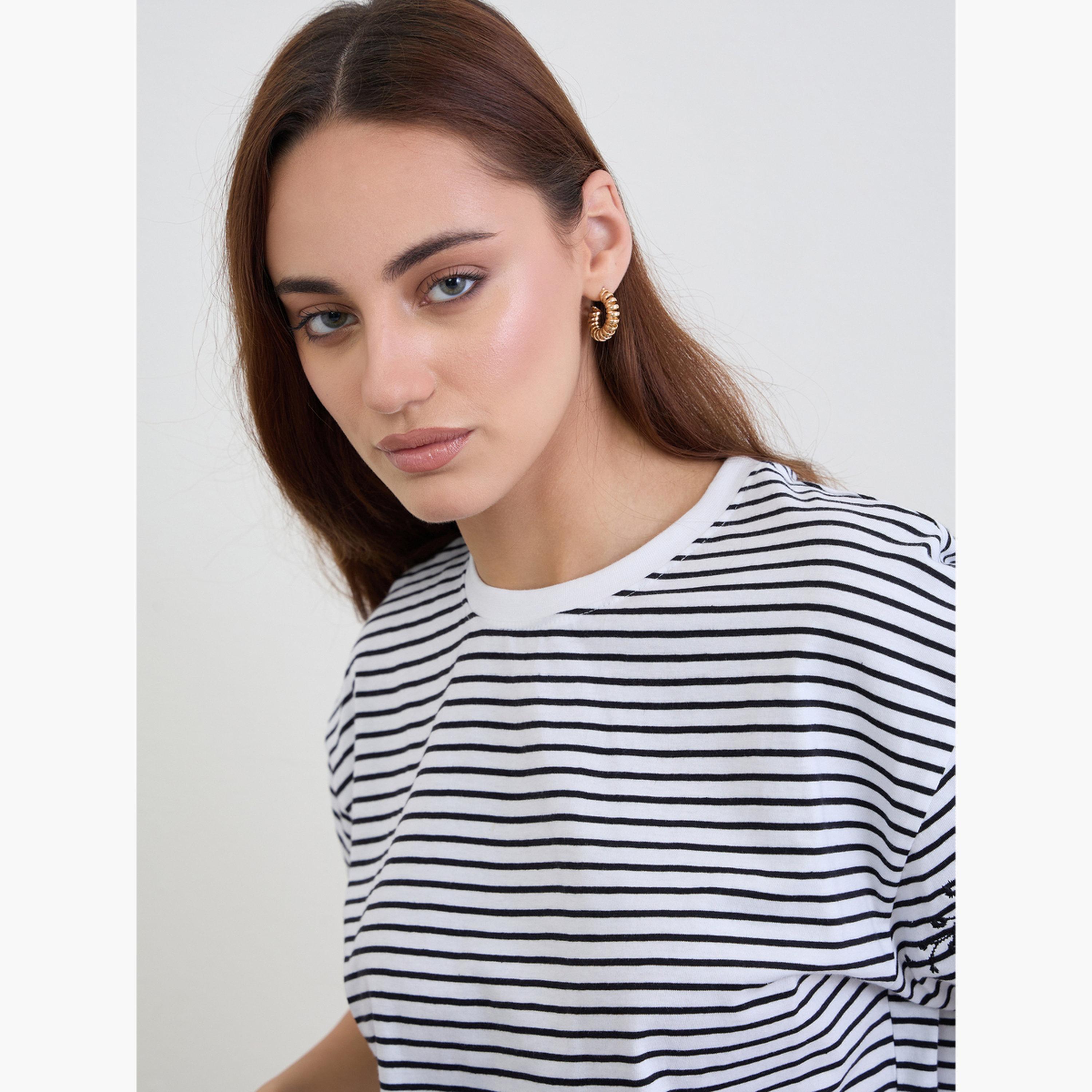 ستايلي - تي شيرت مخطط بأكمام مطرزة وحجم كبير-women-clothing-tshirts-image-4