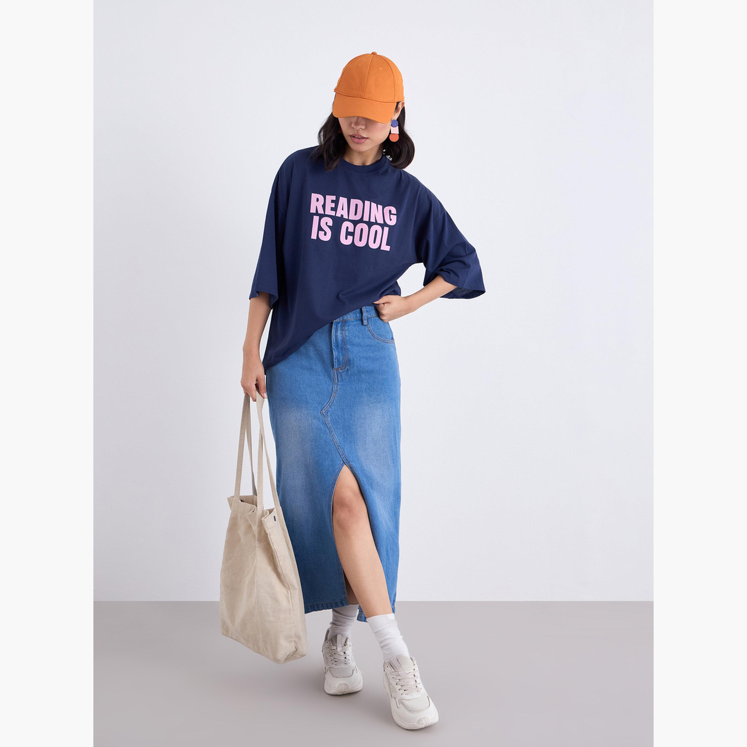 ستايلي - تي شيرت أزرق داكن بطباعة شعار مقاس كبير اوفر سايز-women-clothing-tshirts-image-2