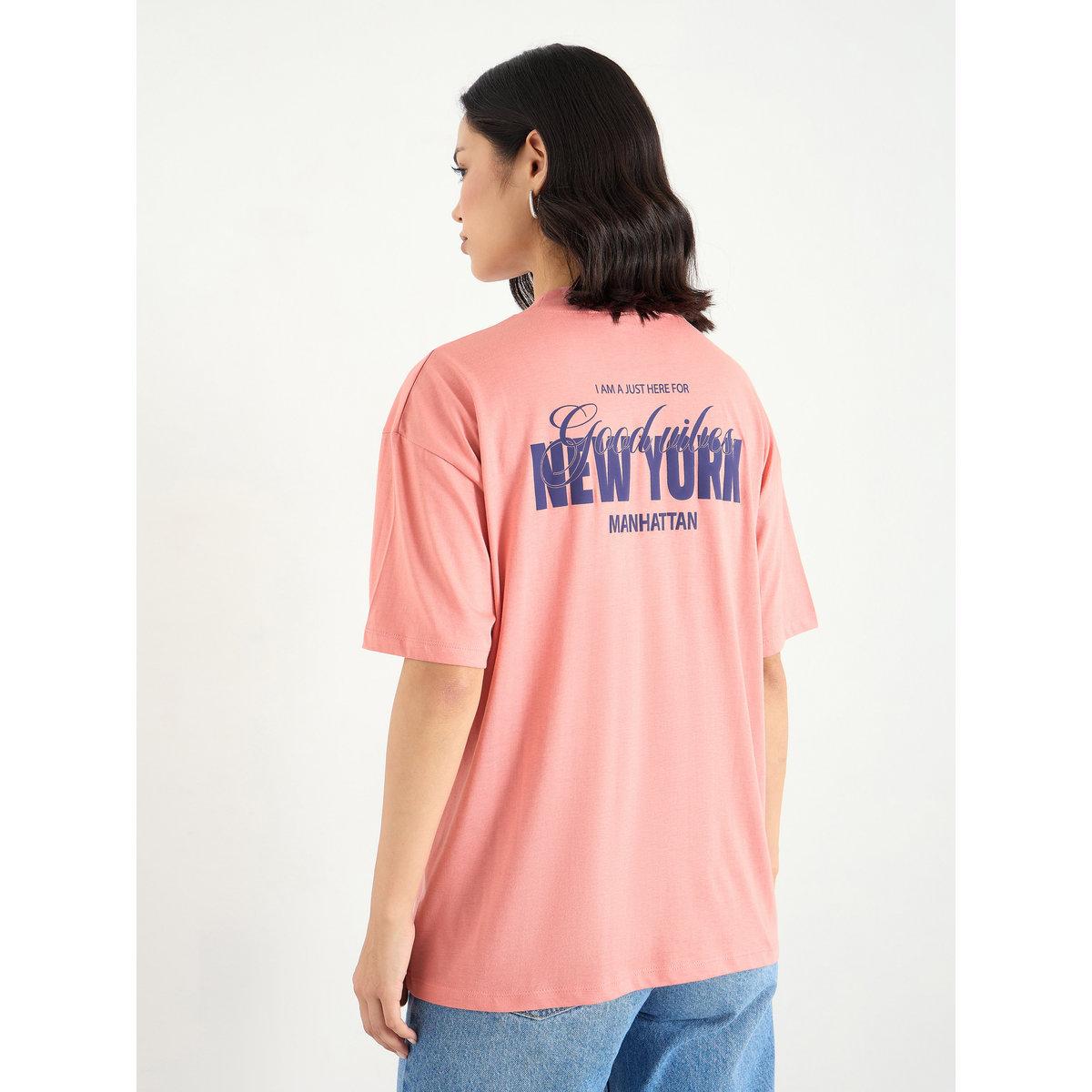 تيشيرت بقصة عادية وطبعة كتابة-women-clothing-tshirts-image-5
