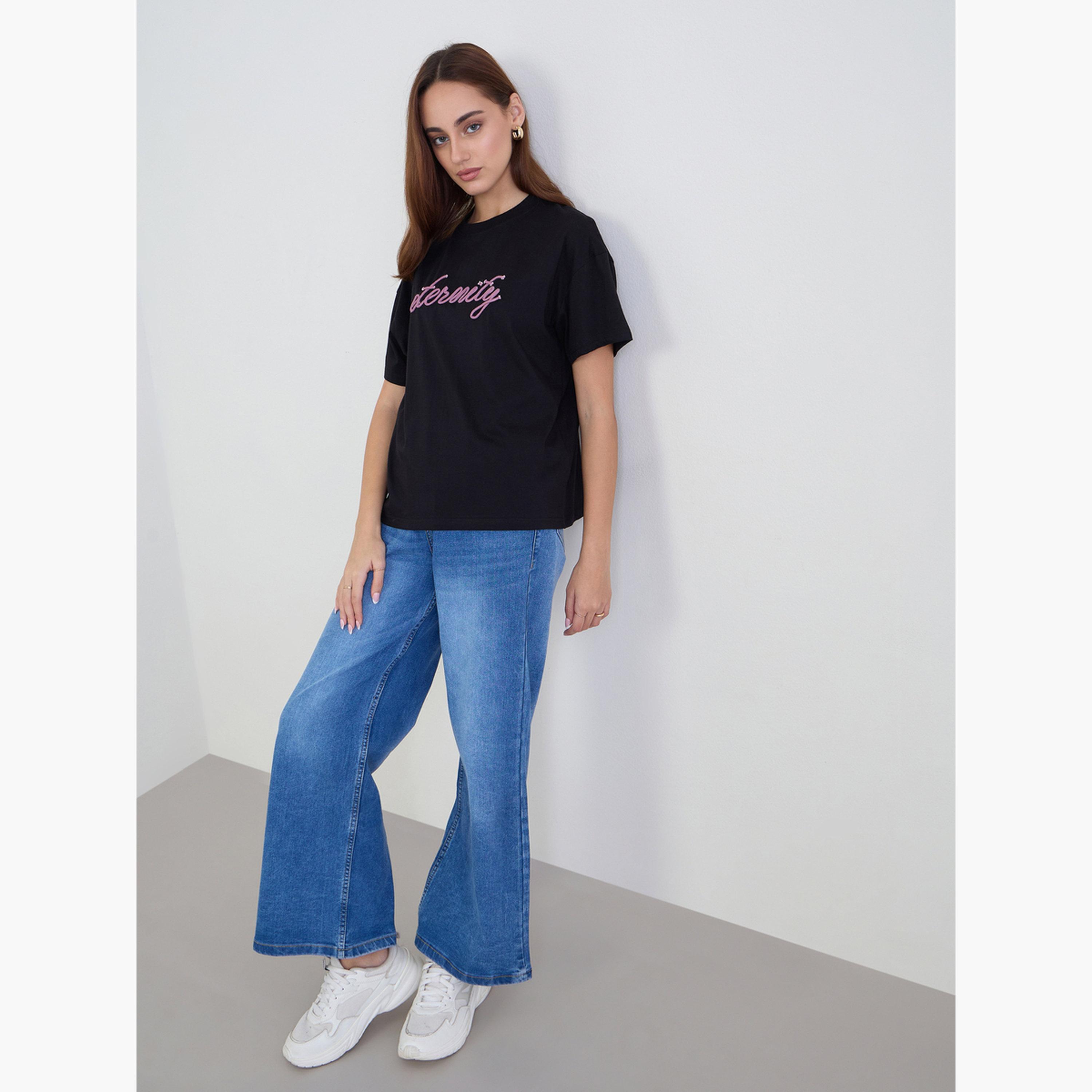 ستايلي - تي شيرت نسائي أسود بأكمام قصيرة مطرز بحبل إنفينيتي-women-clothing-tshirts-image-2