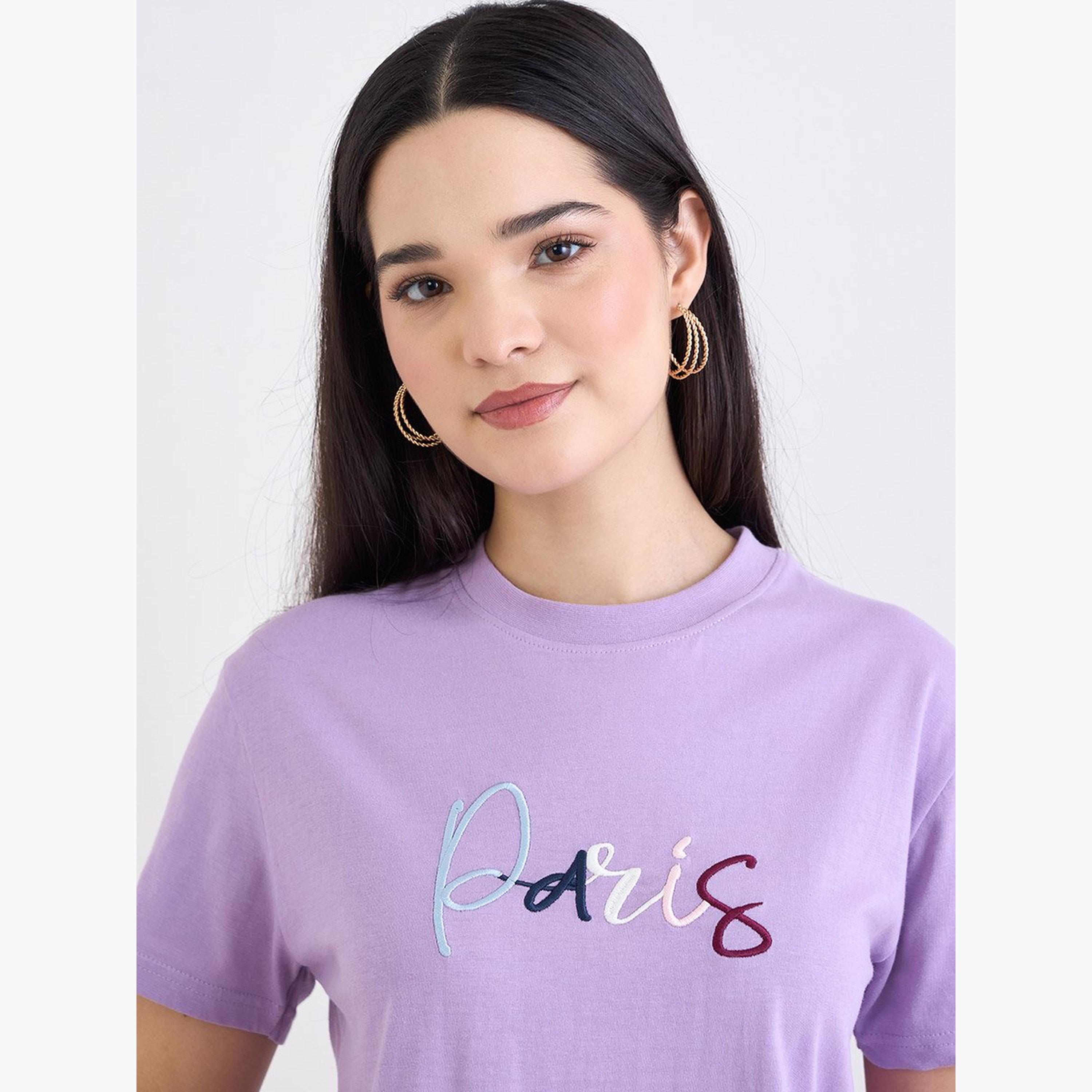 ستايلي - تي شيرت بقصّة عادية مطرز بشعار باريس الليلكي-women-clothing-tshirts-image-3