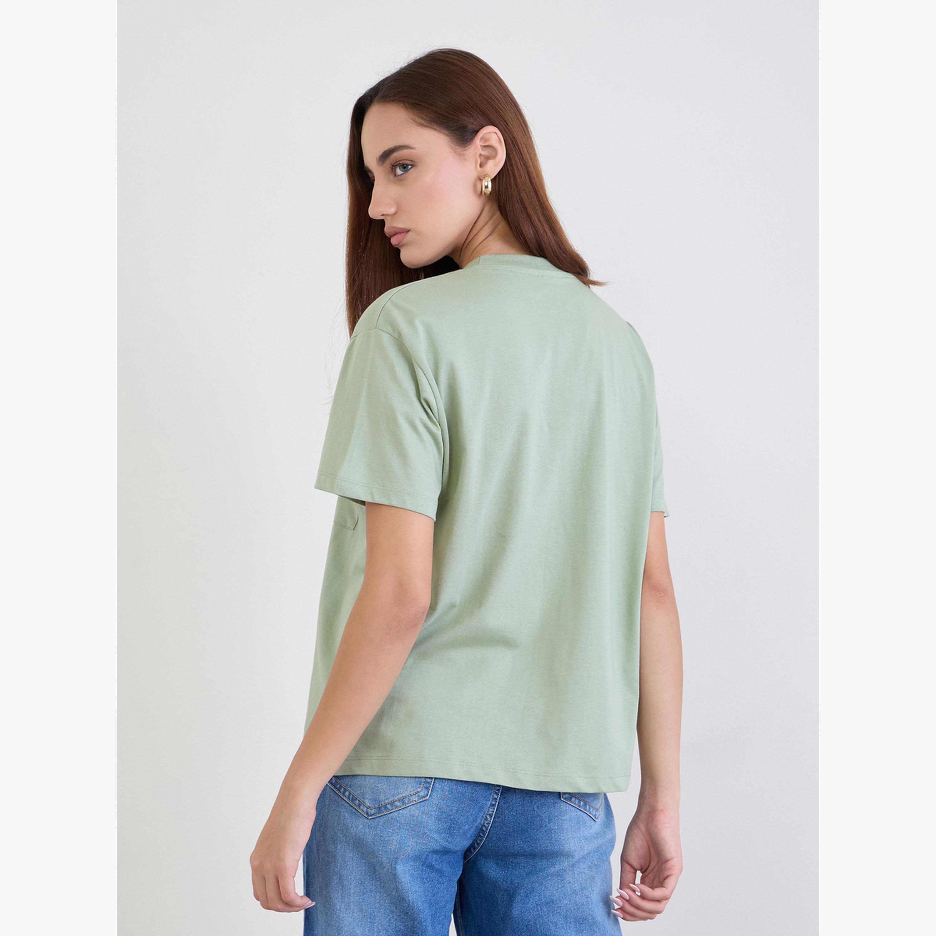 ستايلي - تي شيرت أخضر مطرز بنقشة زهور مع جيب-women-clothing-tshirts-image-5
