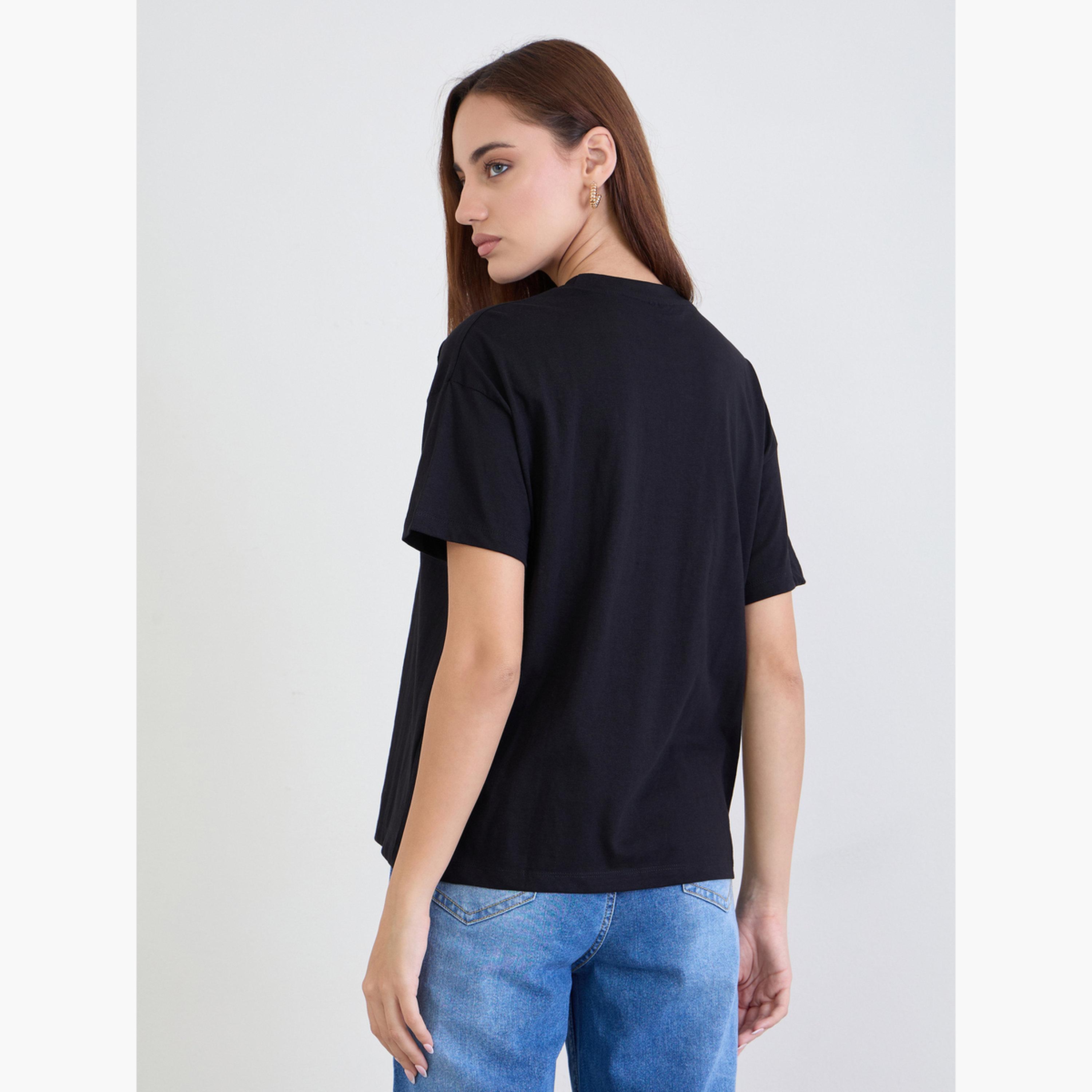 ستايلي - تي شيرت أسود مطرز بشعار مطبوع-women-clothing-tshirts-image-5