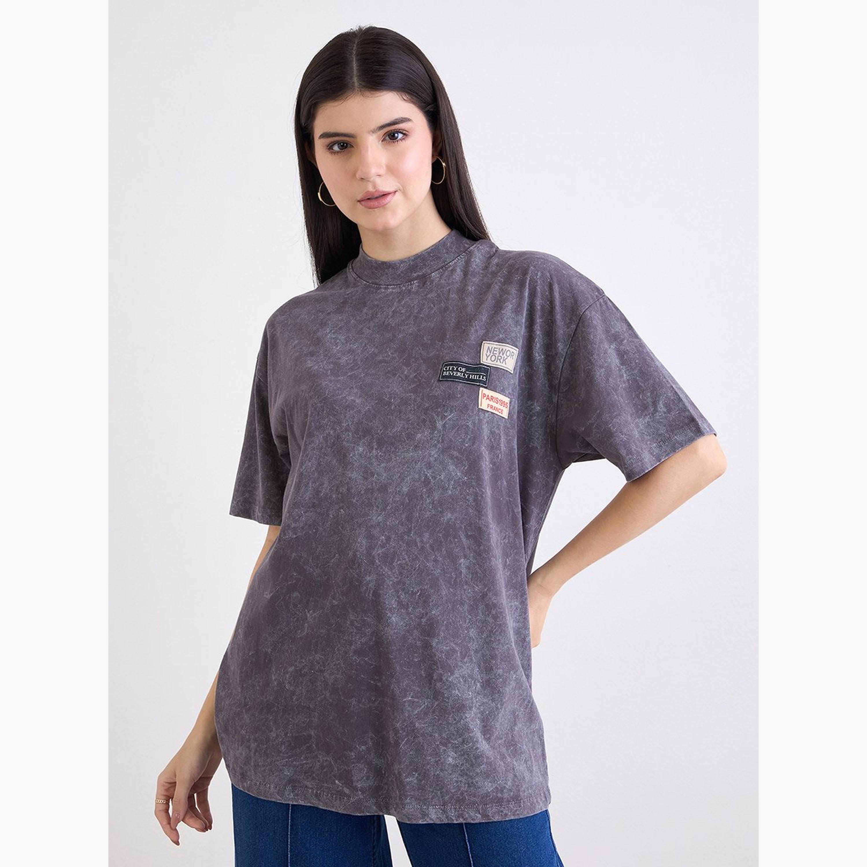 ستايلي - تي شيرت مقاس كبير مغسول بالفحم مع تفاصيل شارة-women-clothing-tshirts-image-1