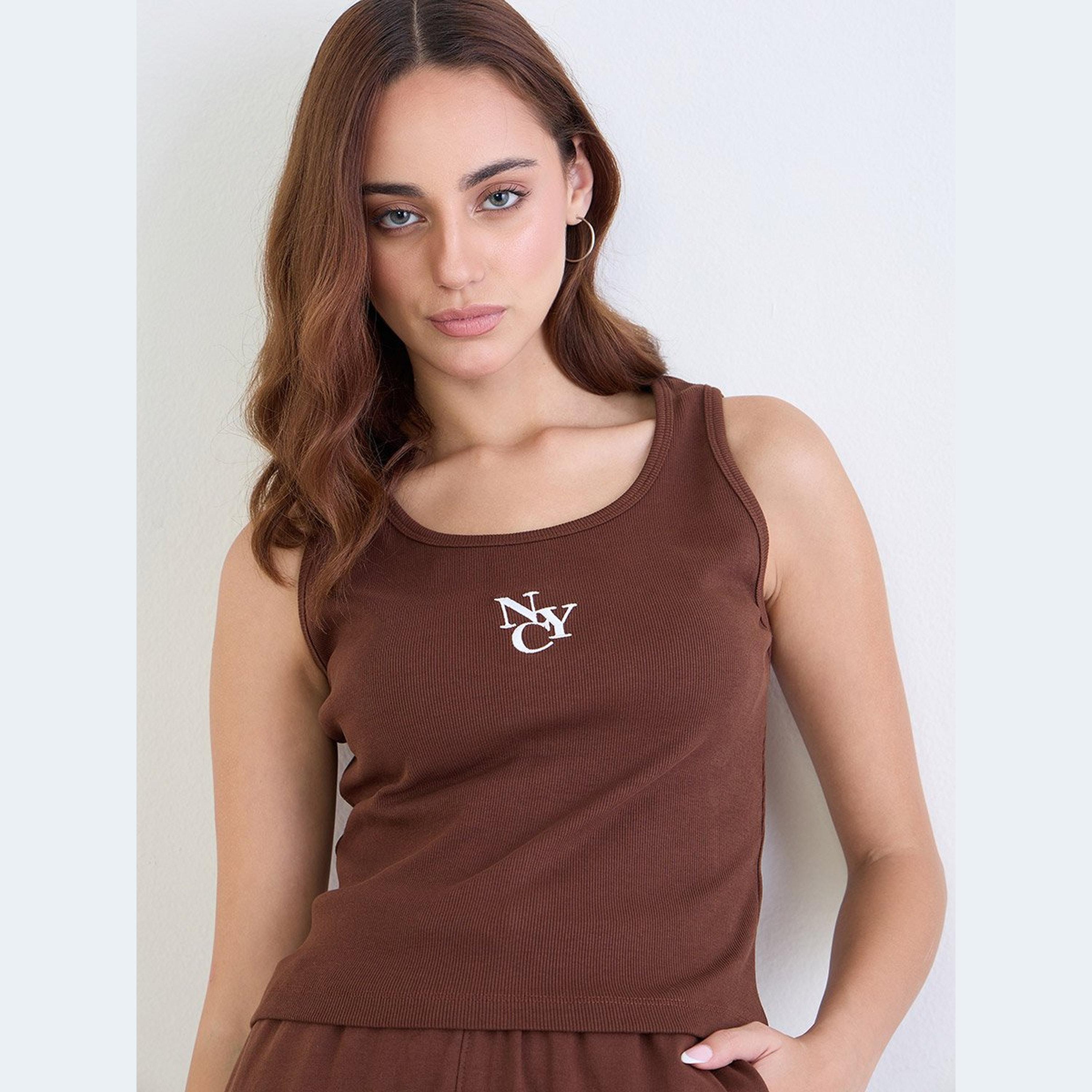 ستايلي - طقم بنطال رياضي وقميص داخلي مطرز لون بني-women-clothing-coordsets-image-2
