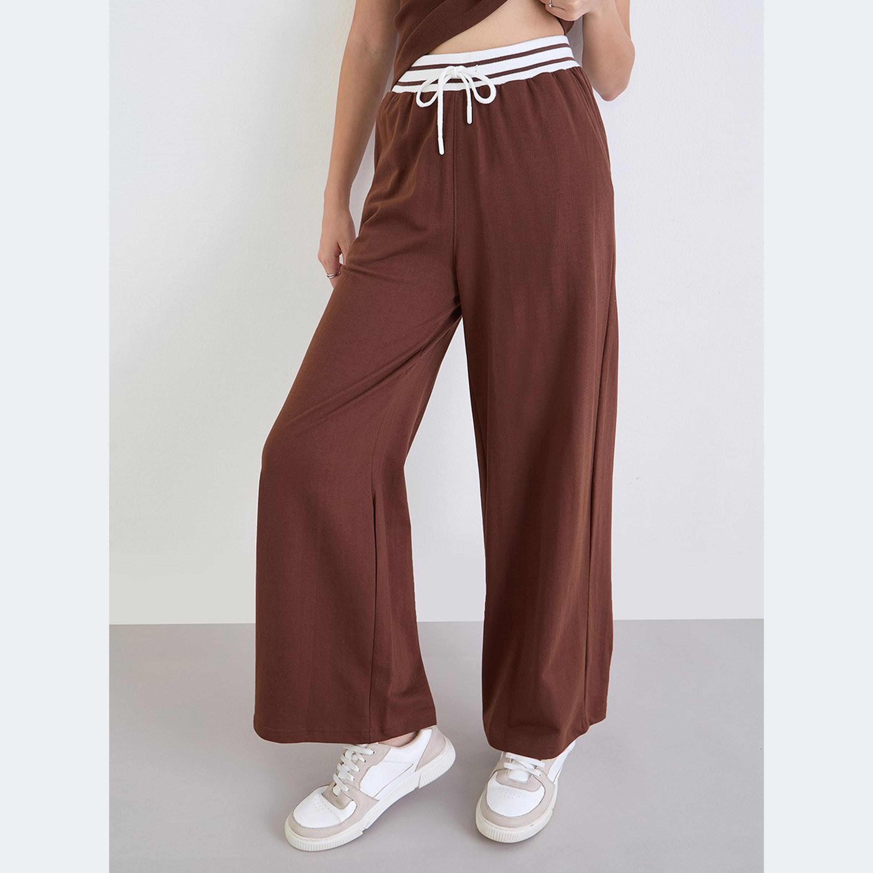 ستايلي - طقم بنطال رياضي وقميص داخلي مطرز لون بني-women-clothing-coordsets-image-4