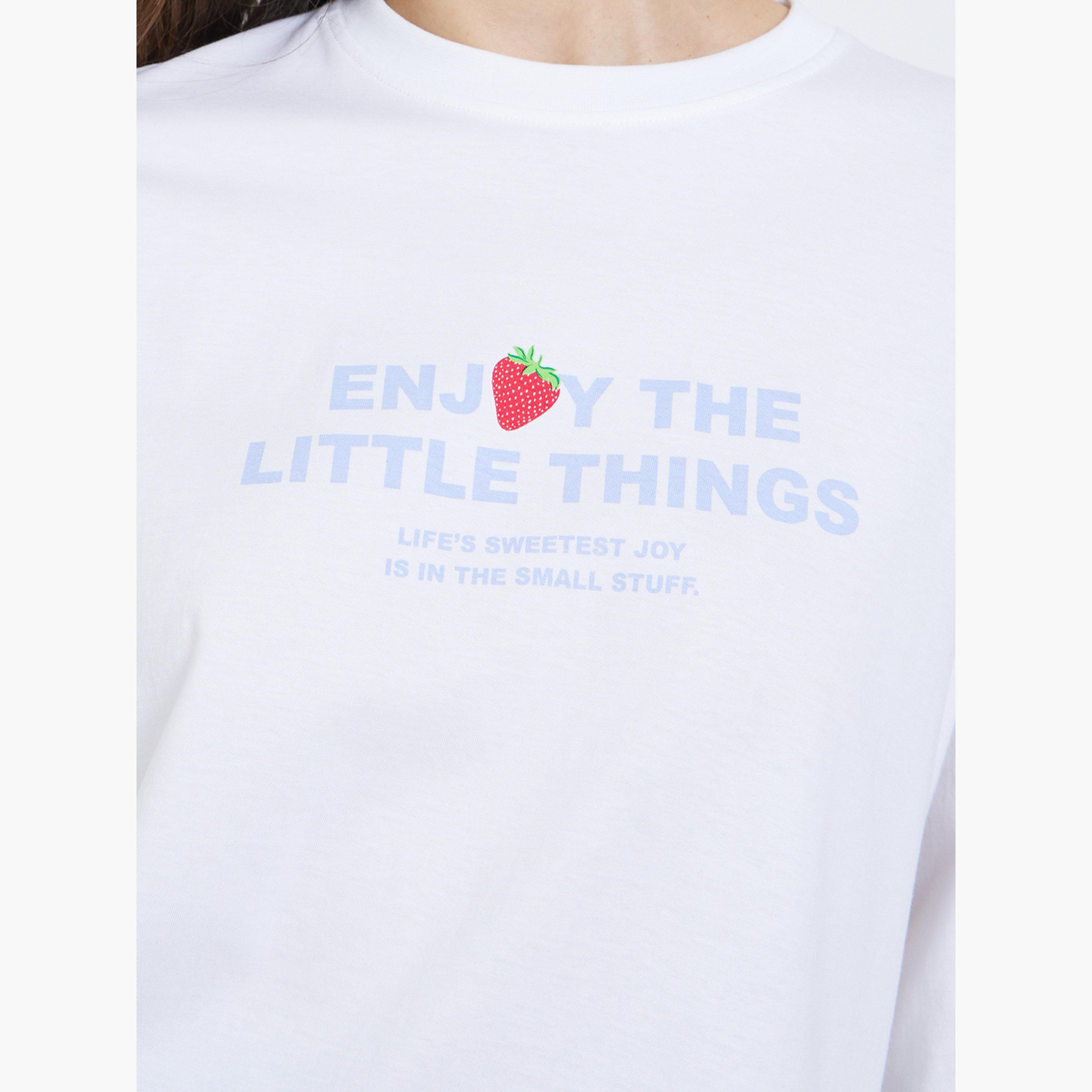 ستايلي - تي شيرت أبيض مقاس كبير اوفر سايز  مطبوع عليه شعار-women-clothing-tshirts-image-3