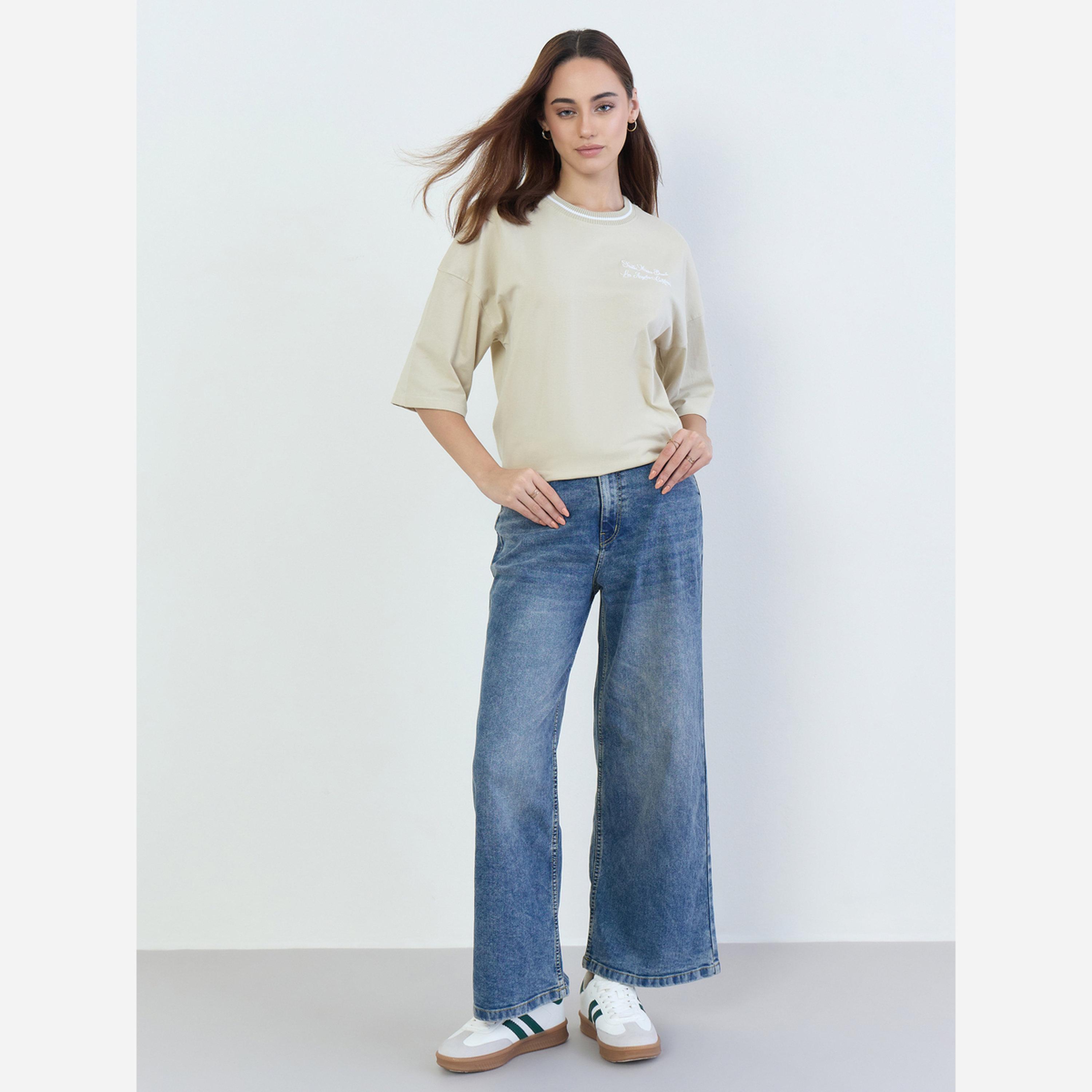 ستايلي - تيشيرت لون بيج طبعة شعار مقاس واسع-women-clothing-tshirts-image-2