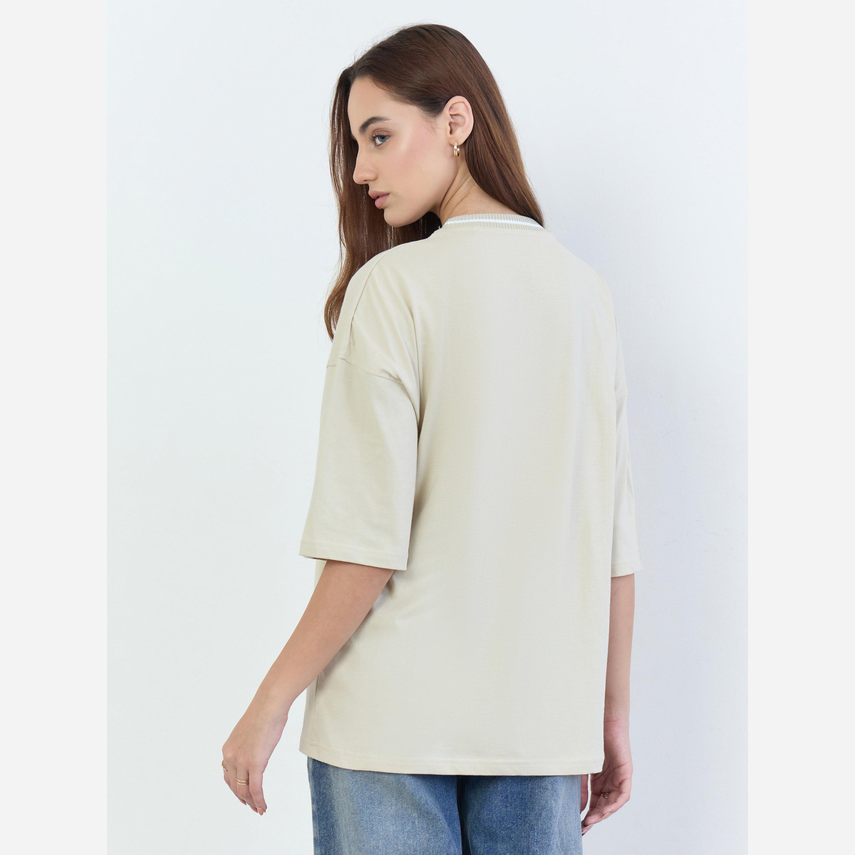 ستايلي - تيشيرت لون بيج طبعة شعار مقاس واسع-women-clothing-tshirts-image-5