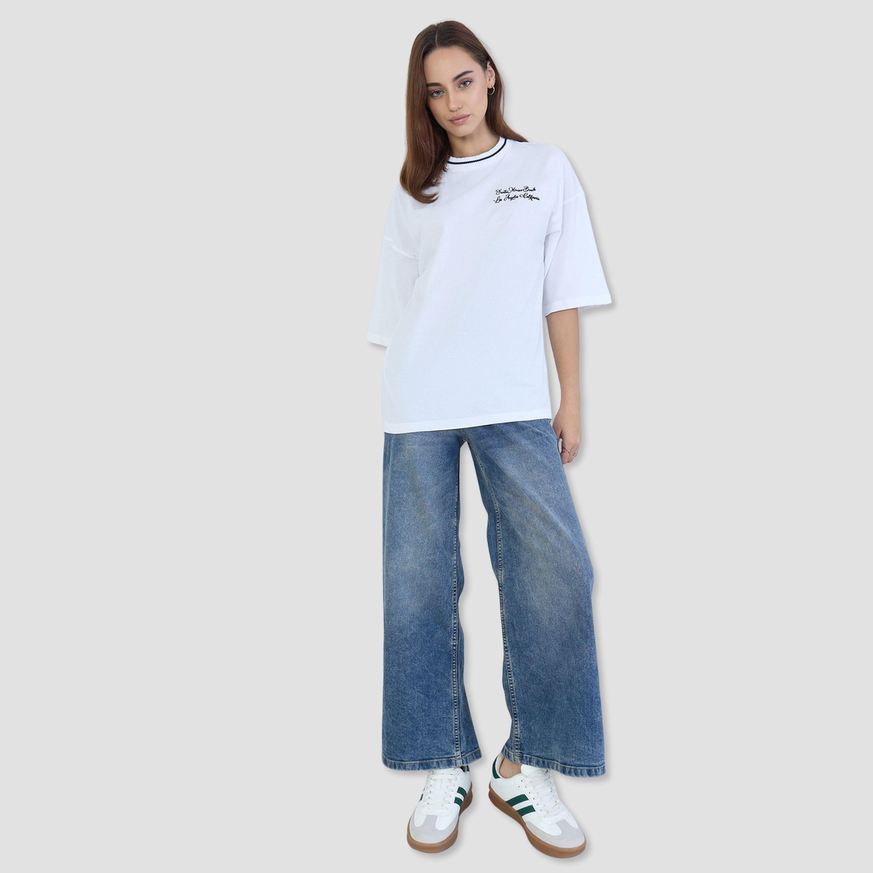 ستايلي - تي شيرت لون أبيض مطرز مقاس واسع-women-clothing-tshirts-image-2