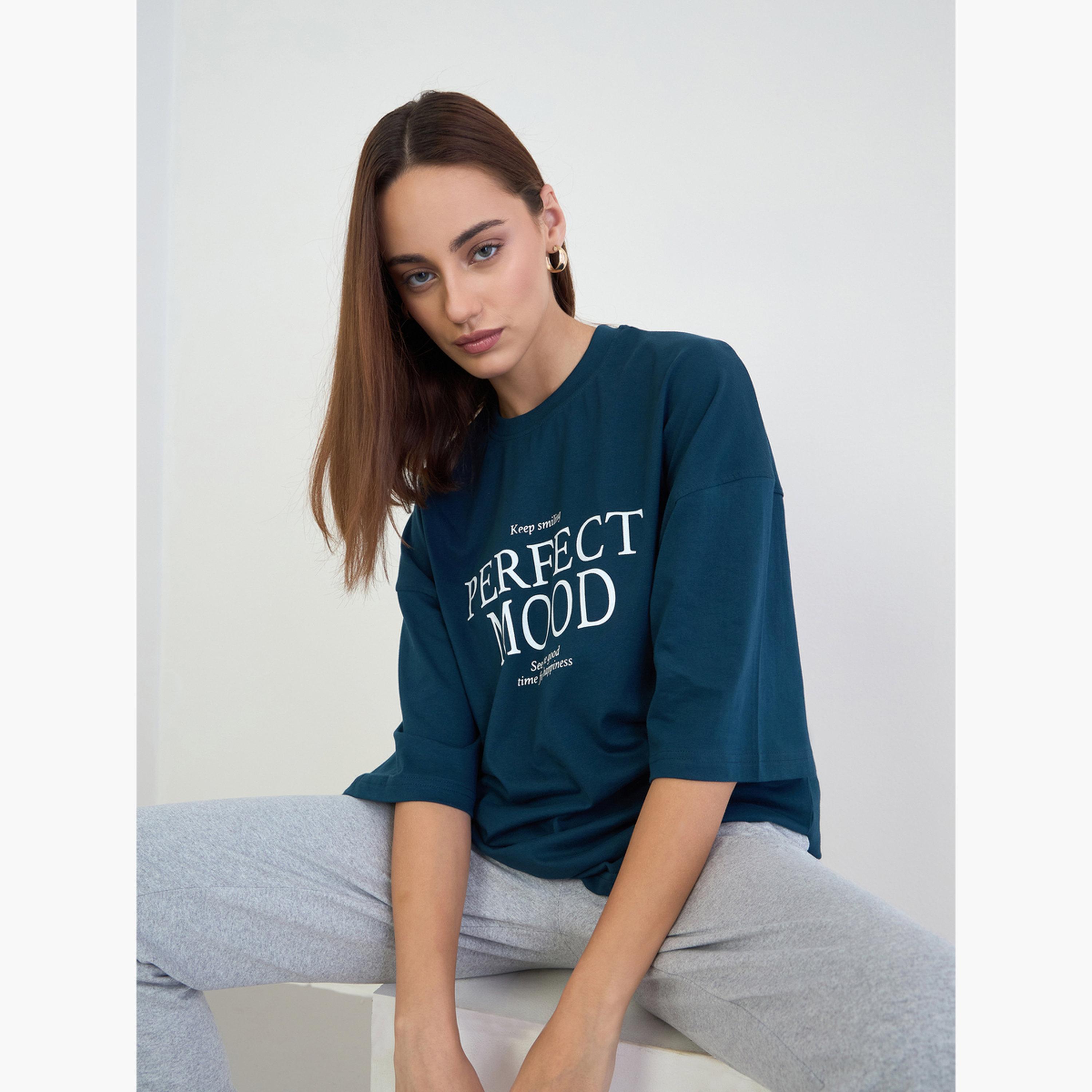 ستايلي - تي شيرت أزرق حجم كبير طبعة شعار-women-clothing-tshirts-image-4
