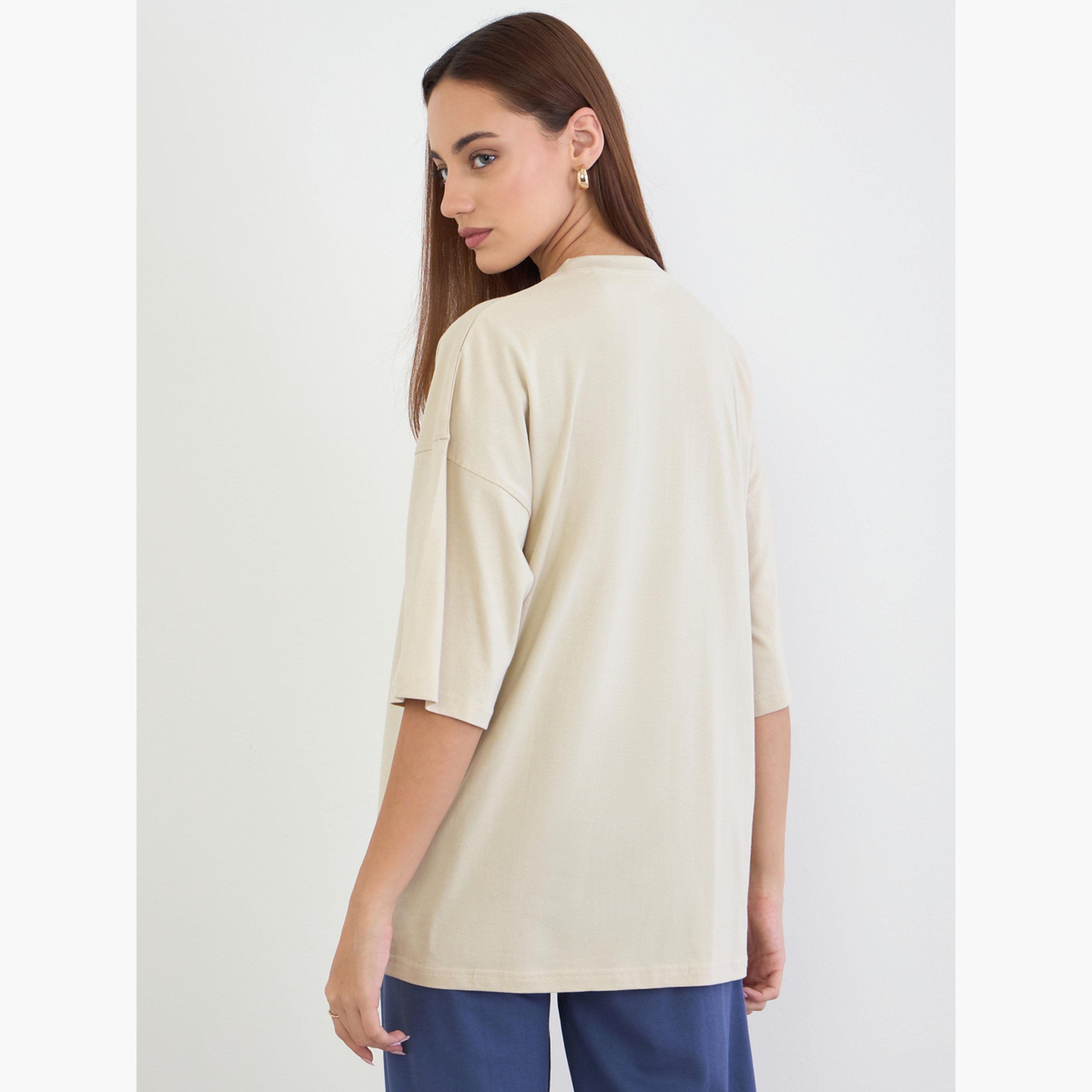 ستايلي - تي شيرت بيج بطبعة شعار حجم كبير-women-clothing-tshirts-image-4