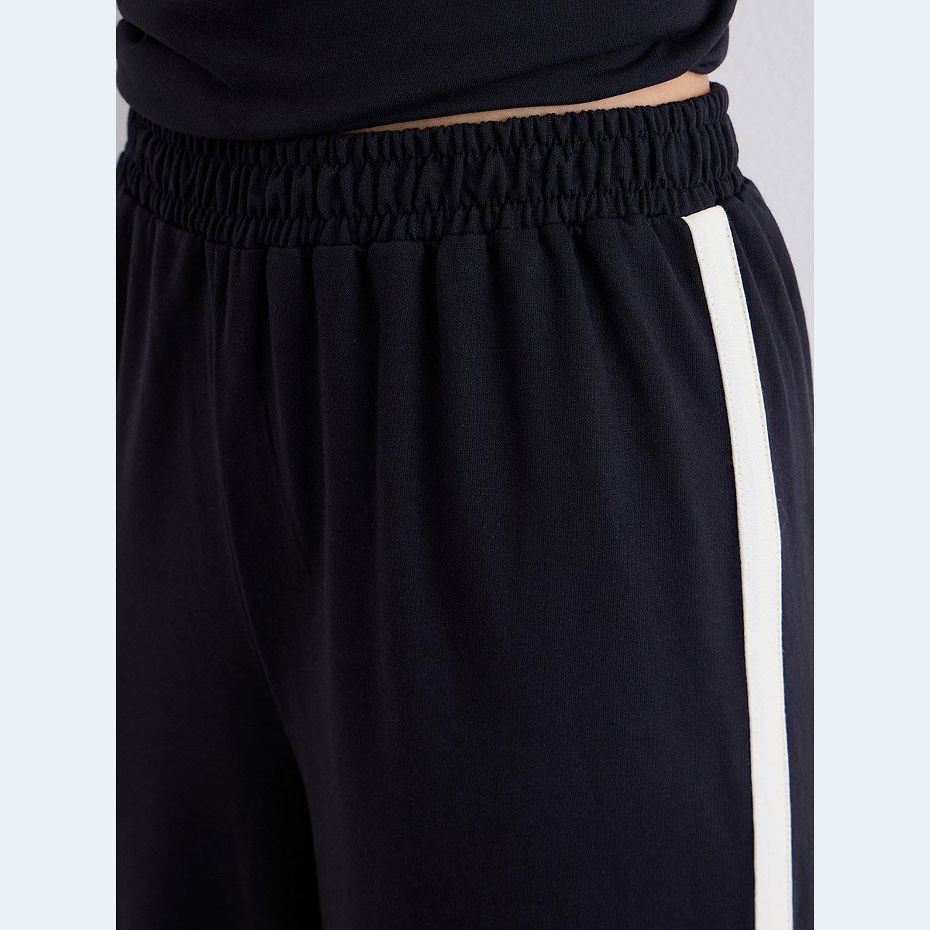 ستايلي - تي شيرت للنساء قصّة مريحة مع بنطال رياضي واسع-women-clothing-coordsets-image-6