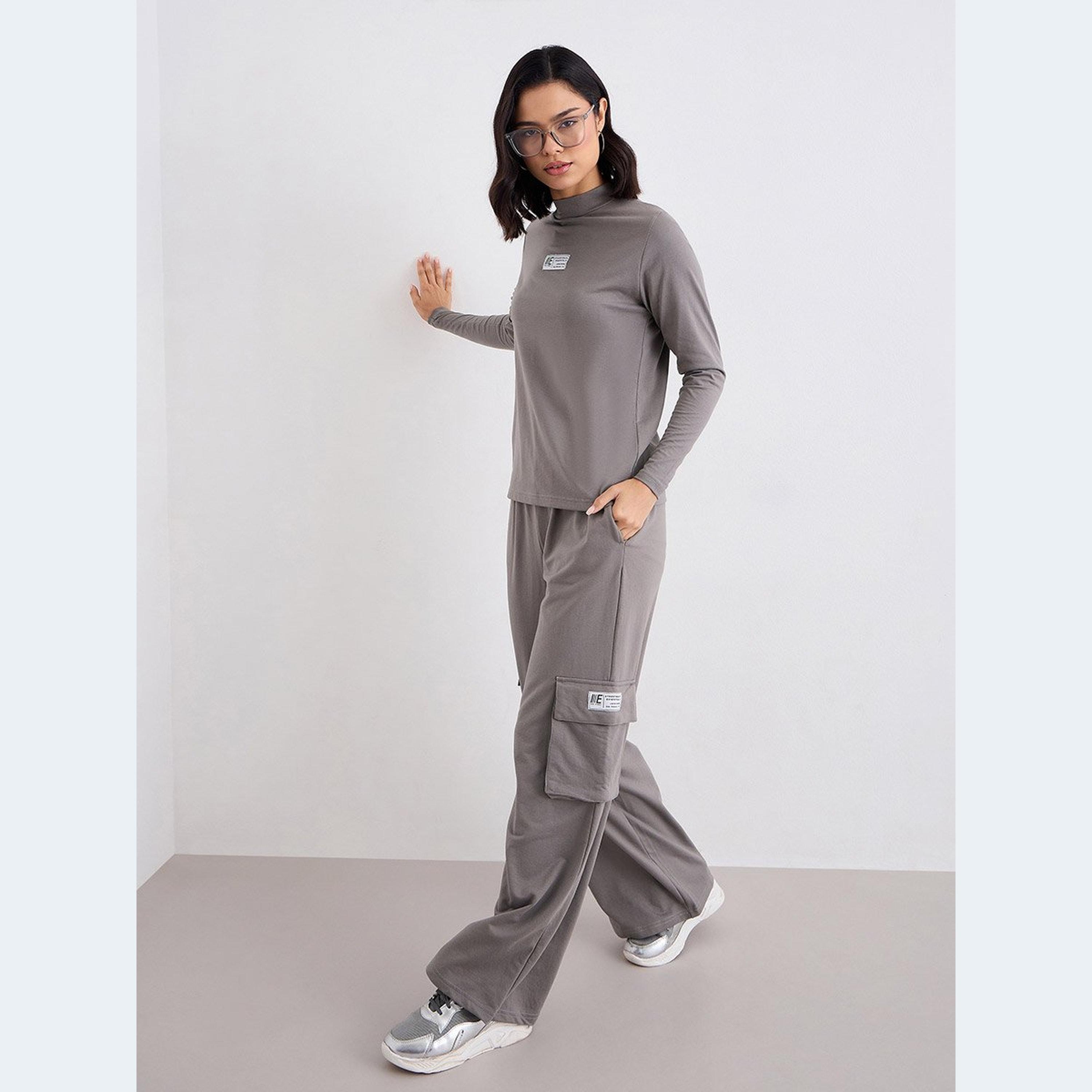 ستايلي - طقم تي شيرت للنساء بتفاصيل رقعة وبنطال رياضي كارجو-women-clothing-coordsets-image-1