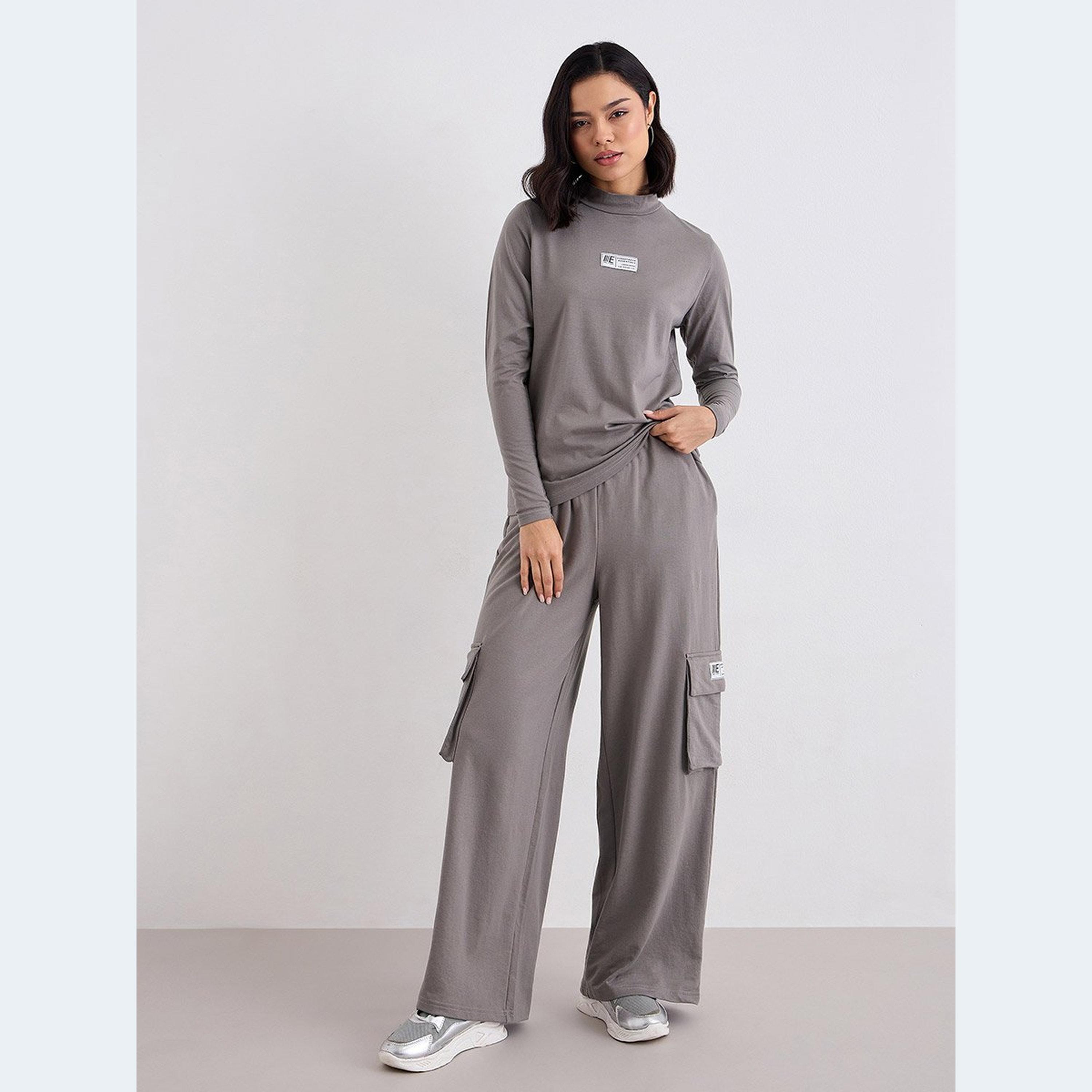 ستايلي - طقم تي شيرت للنساء بتفاصيل رقعة وبنطال رياضي كارجو-women-clothing-coordsets-image-2