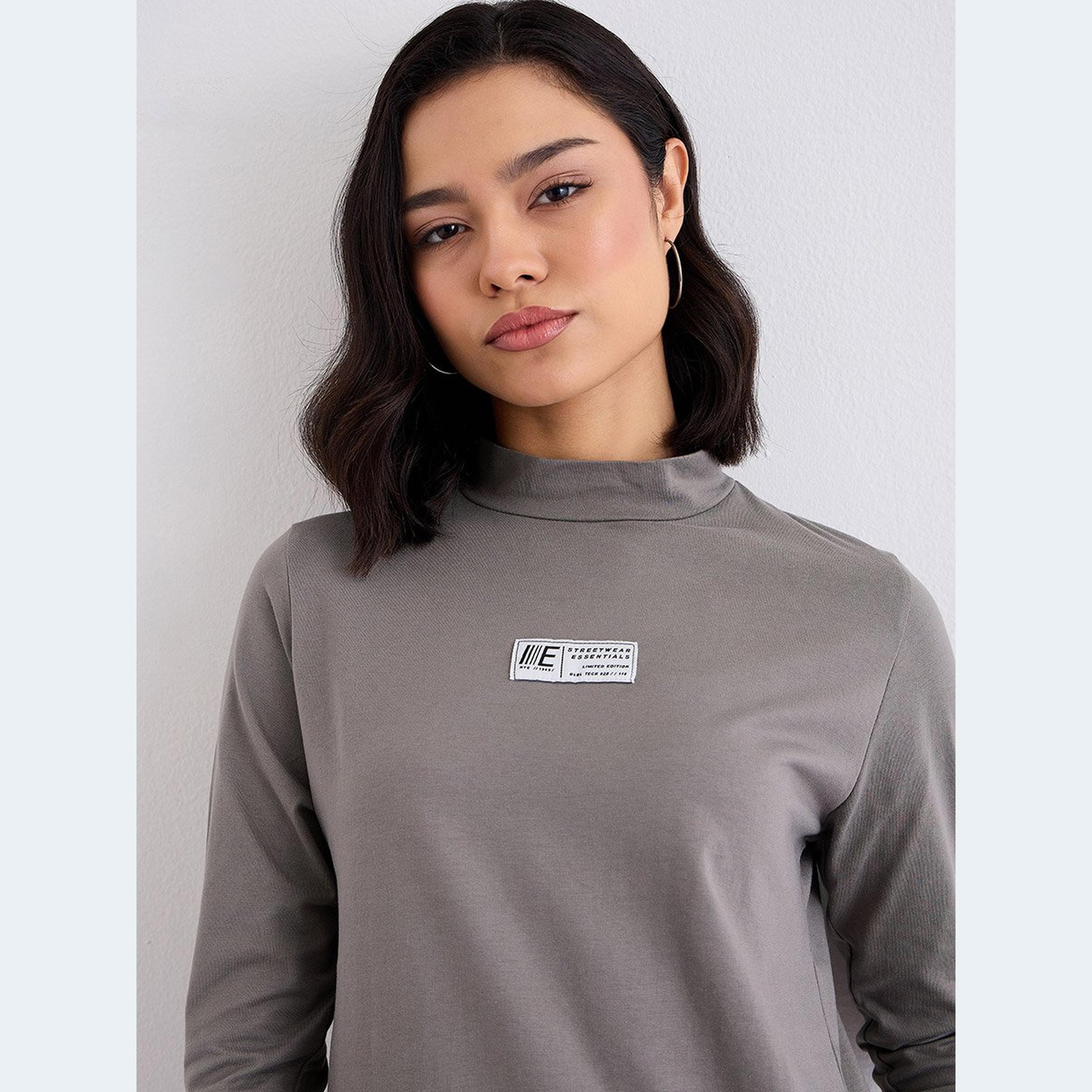 ستايلي - طقم تي شيرت للنساء بتفاصيل رقعة وبنطال رياضي كارجو-women-clothing-coordsets-image-3