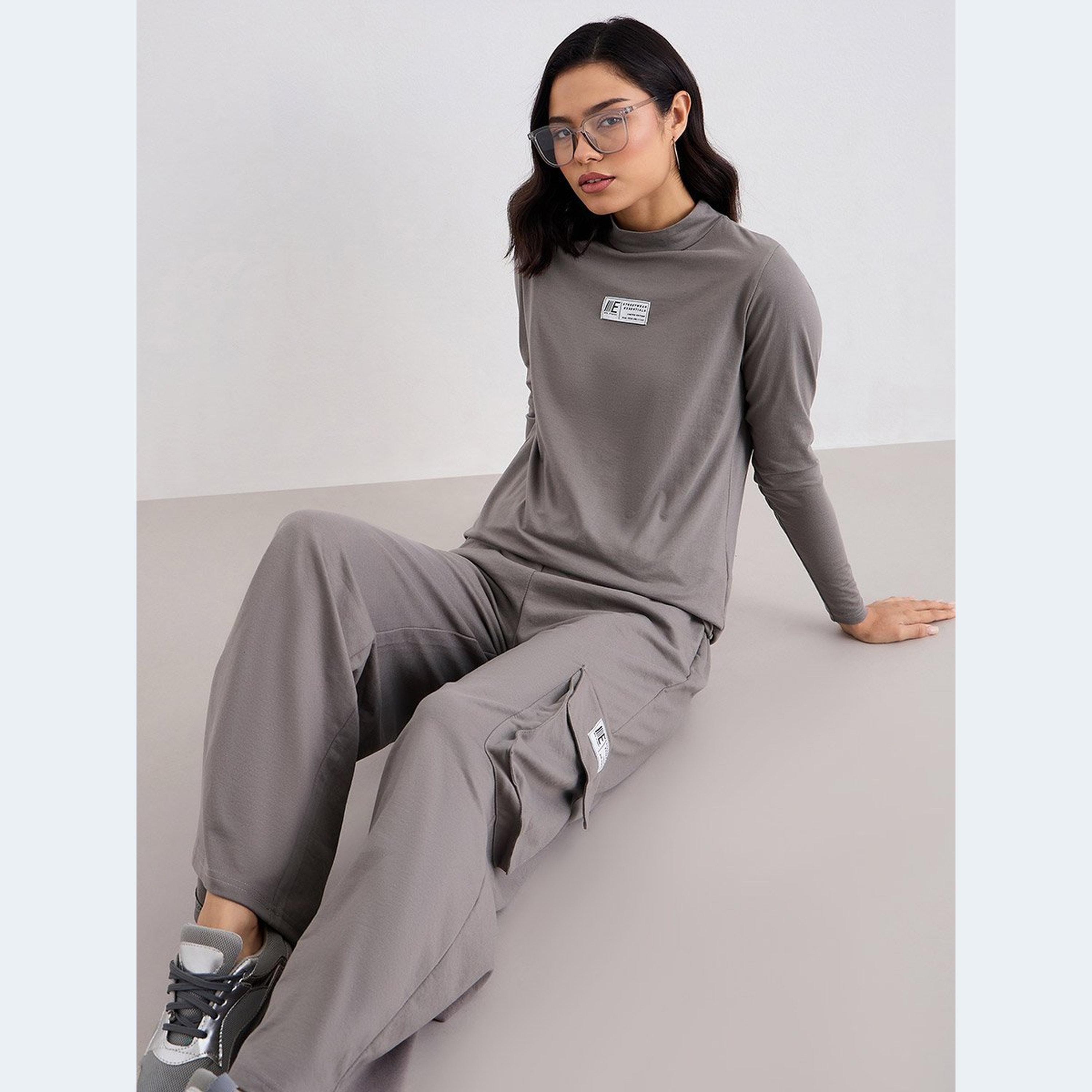 ستايلي - طقم تي شيرت للنساء بتفاصيل رقعة وبنطال رياضي كارجو-women-clothing-coordsets-image-5