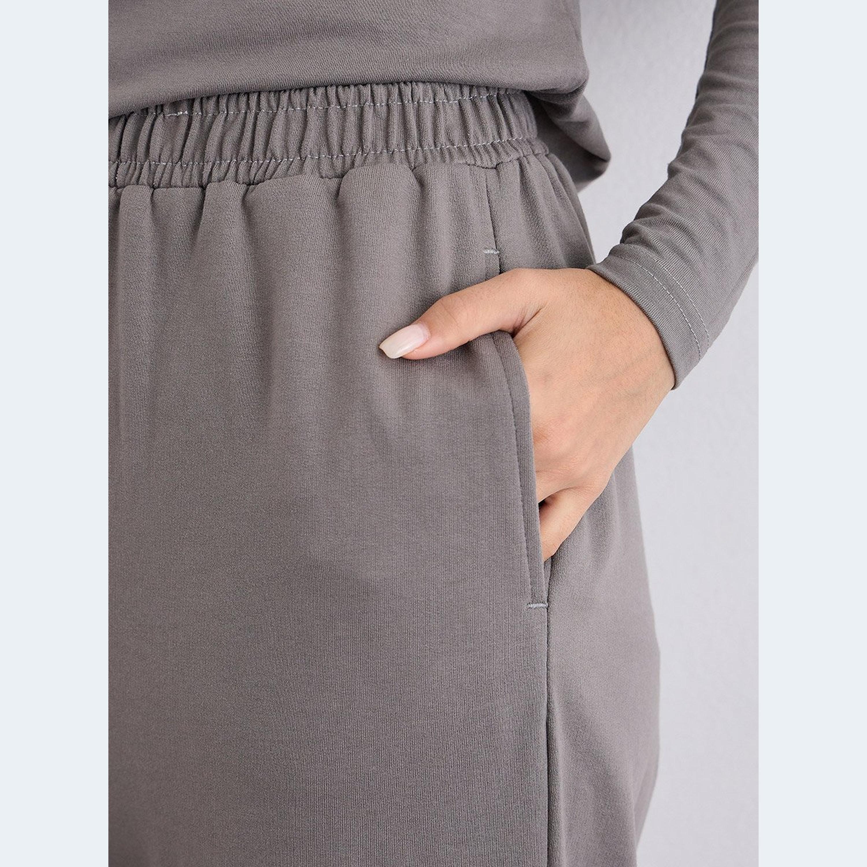 ستايلي - طقم تي شيرت للنساء بتفاصيل رقعة وبنطال رياضي كارجو-women-clothing-coordsets-image-6