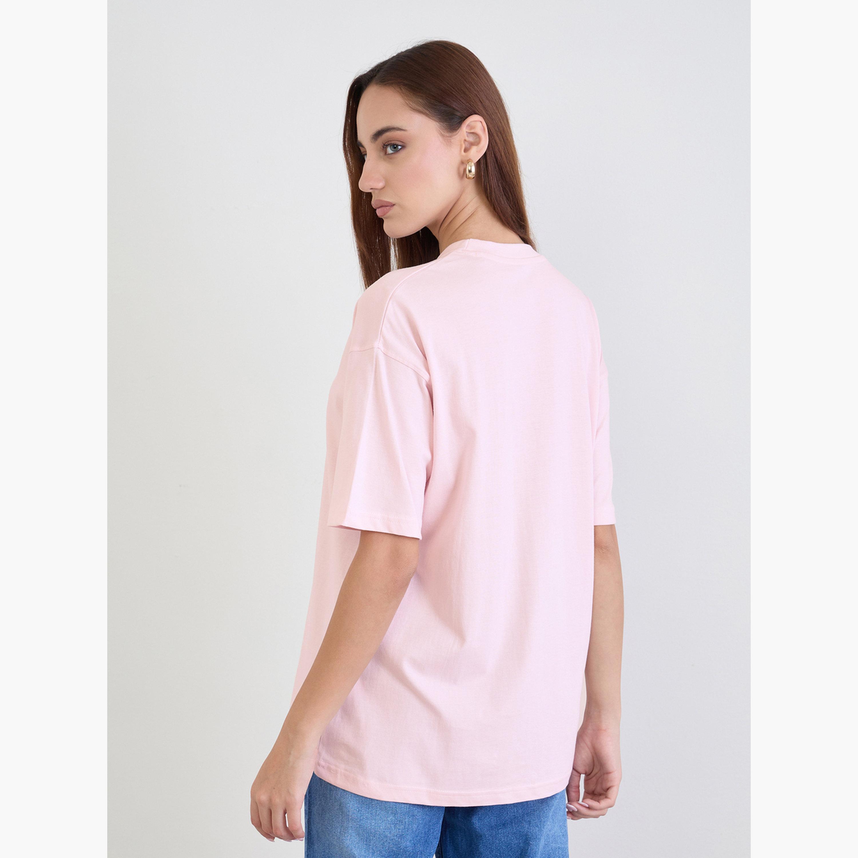 ستايلي - تي شيرت وردي حجم كبير طبعة شعار-women-clothing-tshirts-image-5