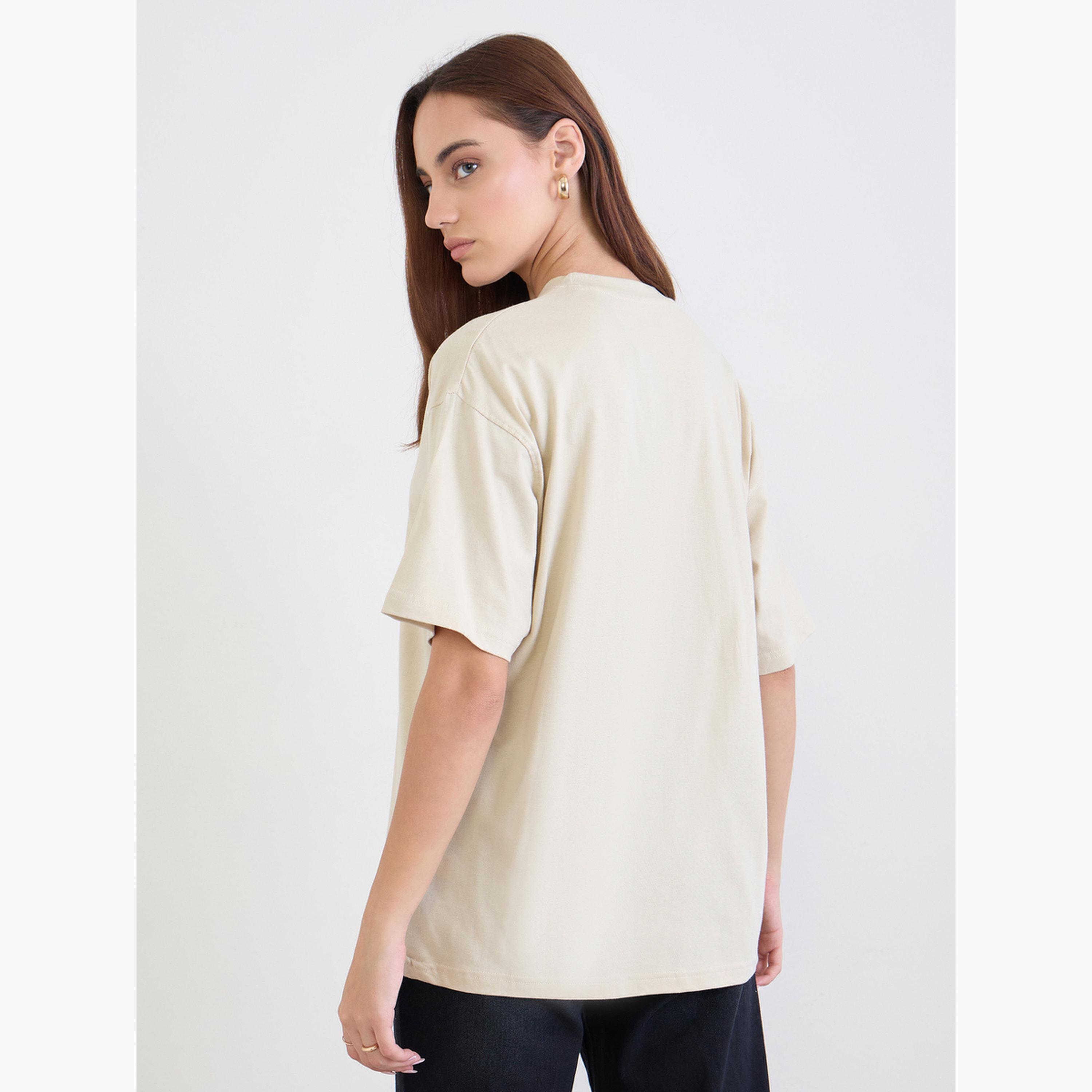 ستايلي - تي شيرت بيج بطبعة شعار حجم كبير-women-clothing-tshirts-image-4