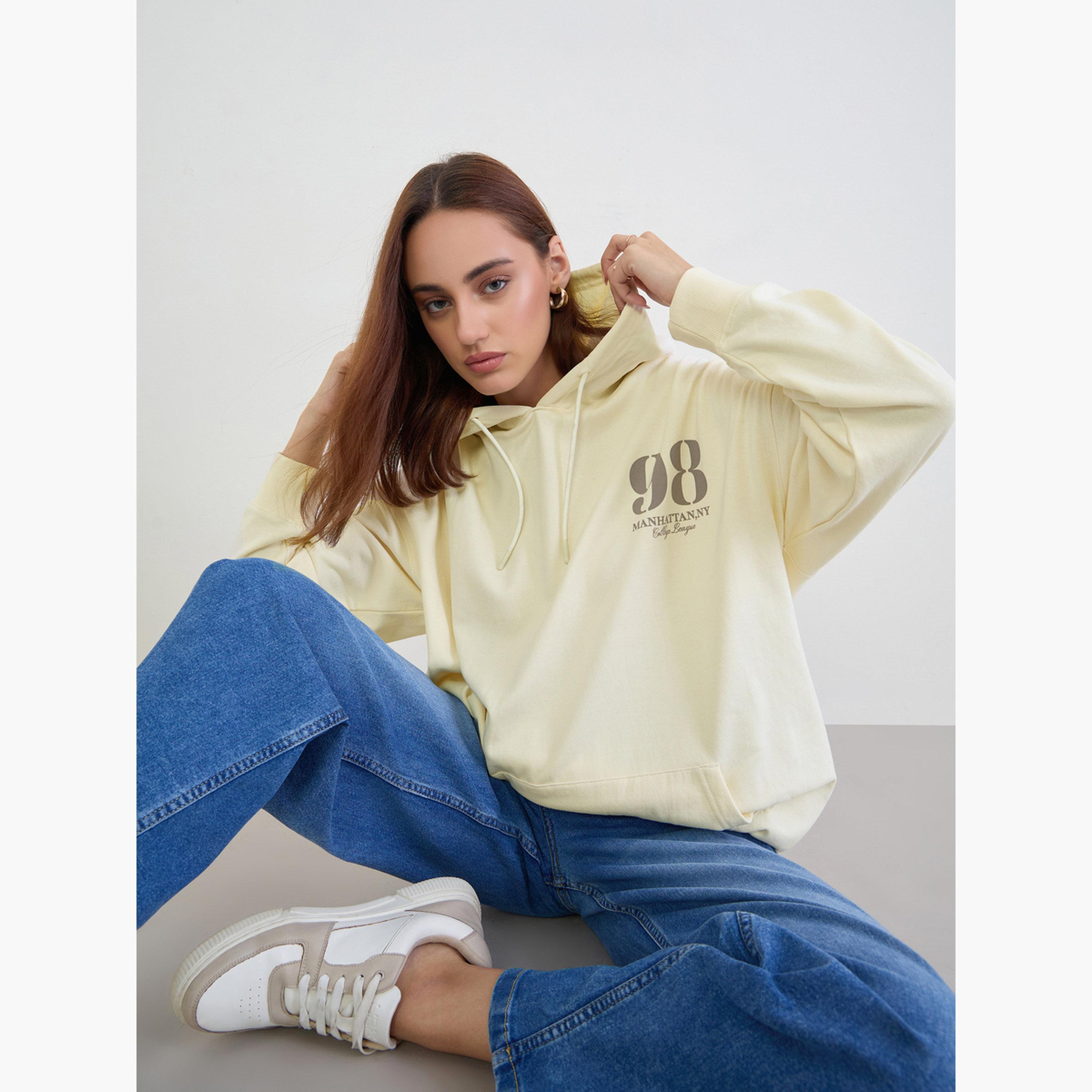 ستايلي - هودي تصميم واسع نقشة جرافيكية لون أوف وايت للنساء -women-clothing-hoodiesandsweatshirts-hoodies-image-3