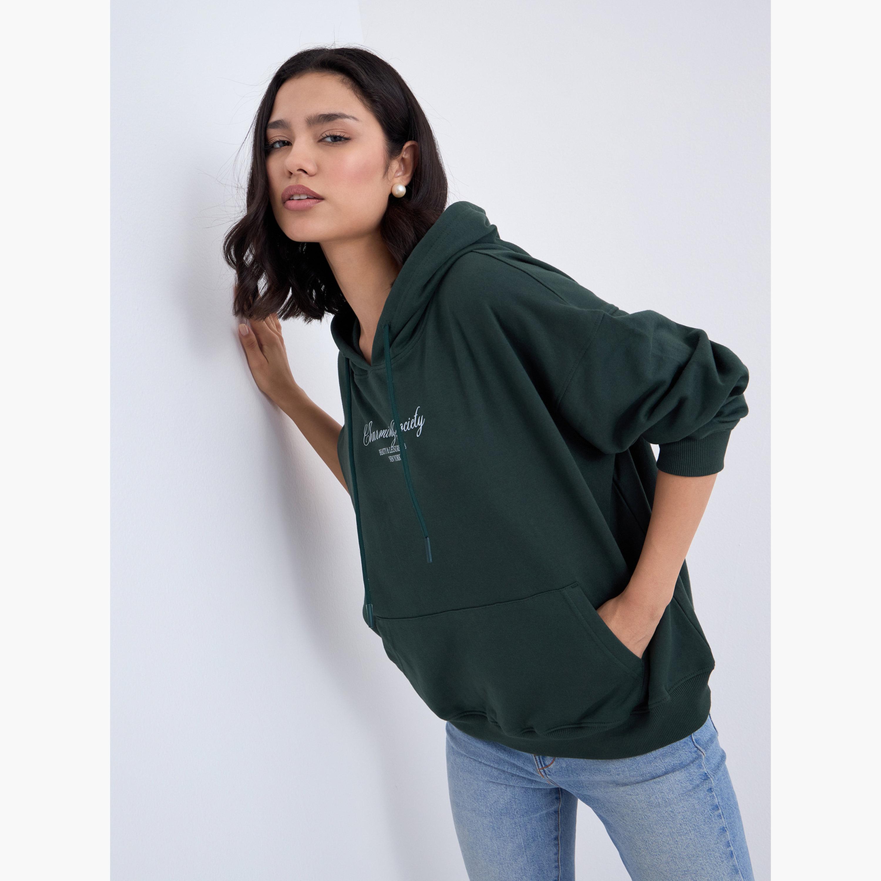 ستايلي - هودي حجم كبير بطبعة شعار لون أخضر الداكن-women-clothing-hoodiesandsweatshirts-hoodies-image-3