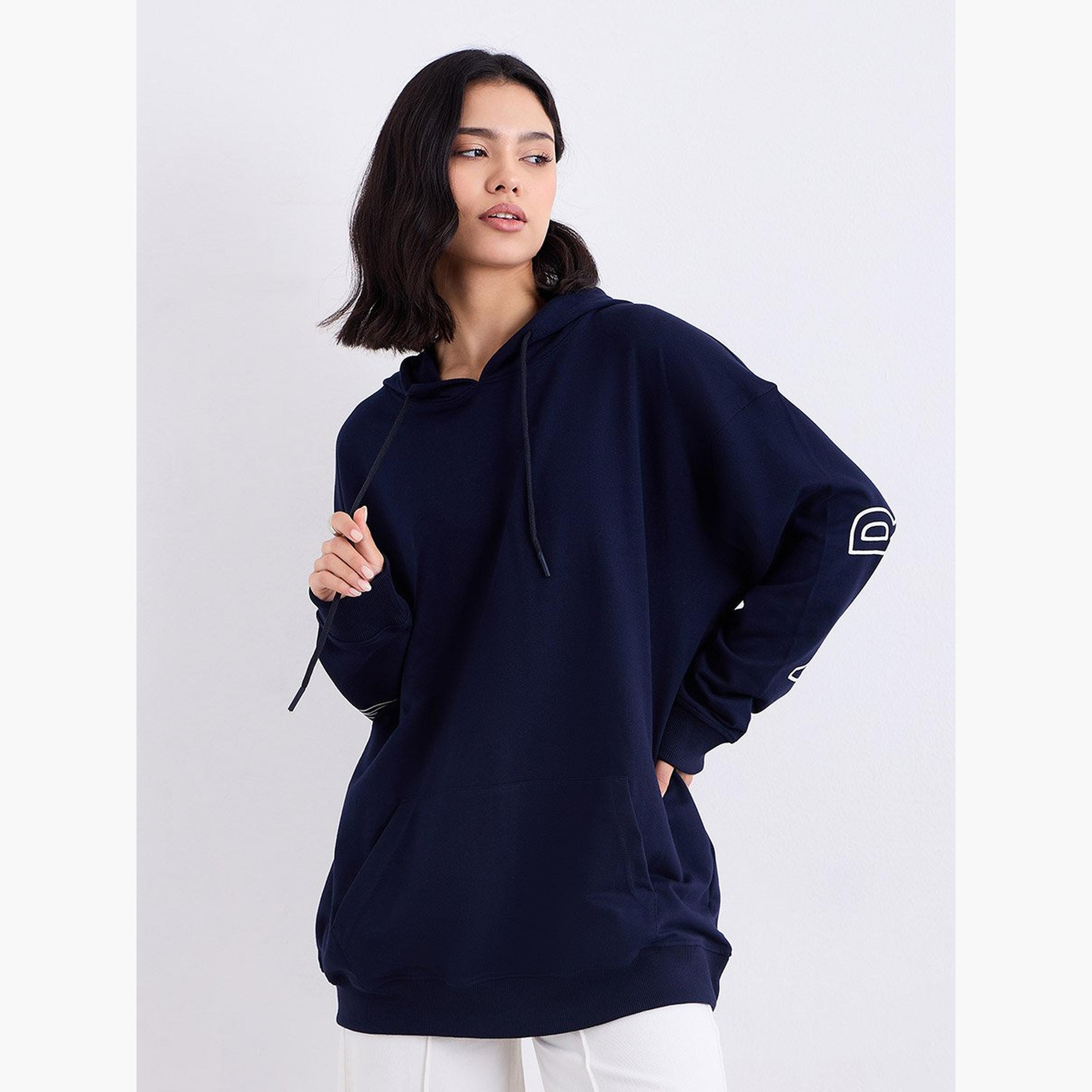 ستايلي - هودي طويل بطبعة جرافيكية لون أزرق البحري-women-winterwear-hoodiesandsweatshirts-hoodies-image-1