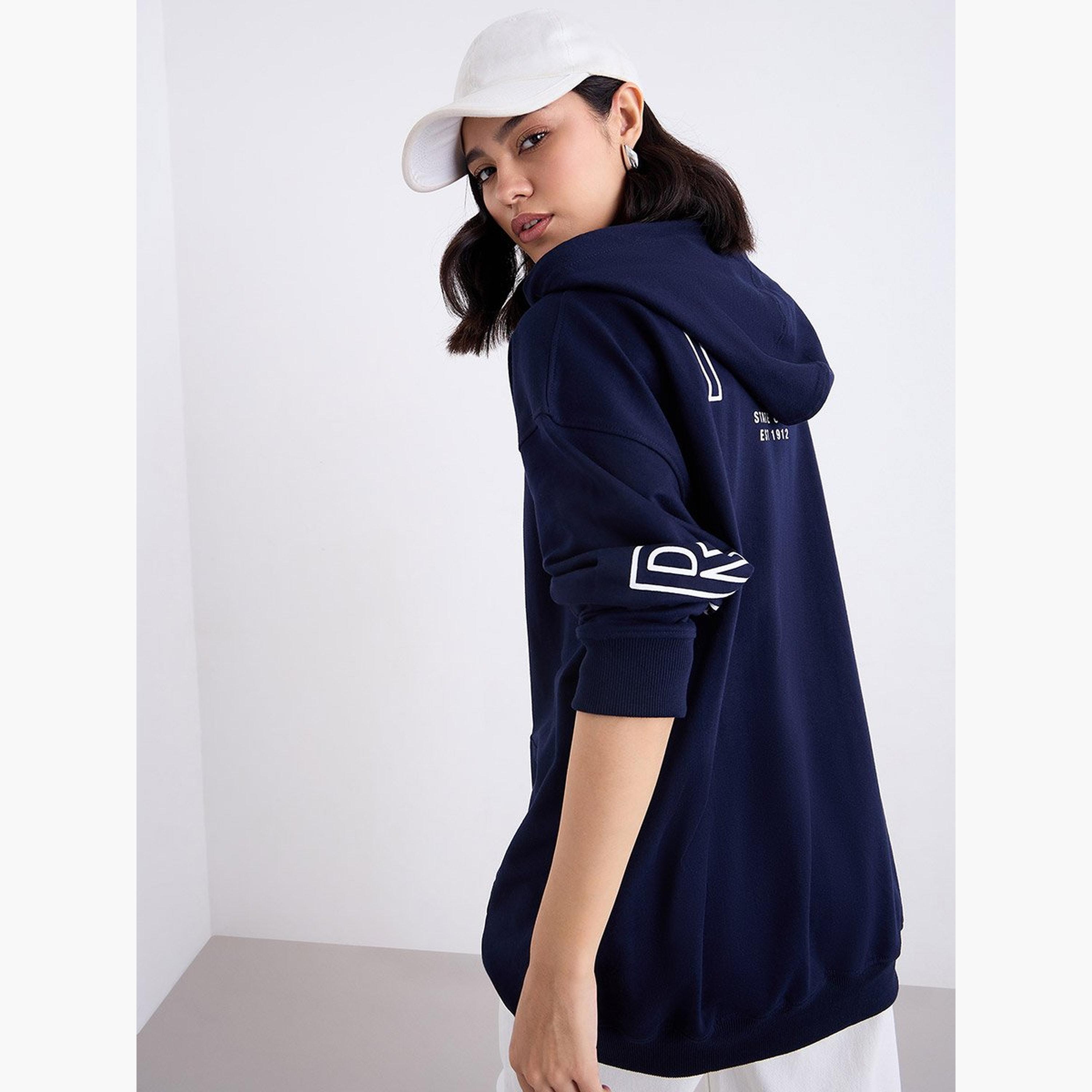ستايلي - هودي طويل بطبعة جرافيكية لون أزرق البحري-women-winterwear-hoodiesandsweatshirts-hoodies-image-2