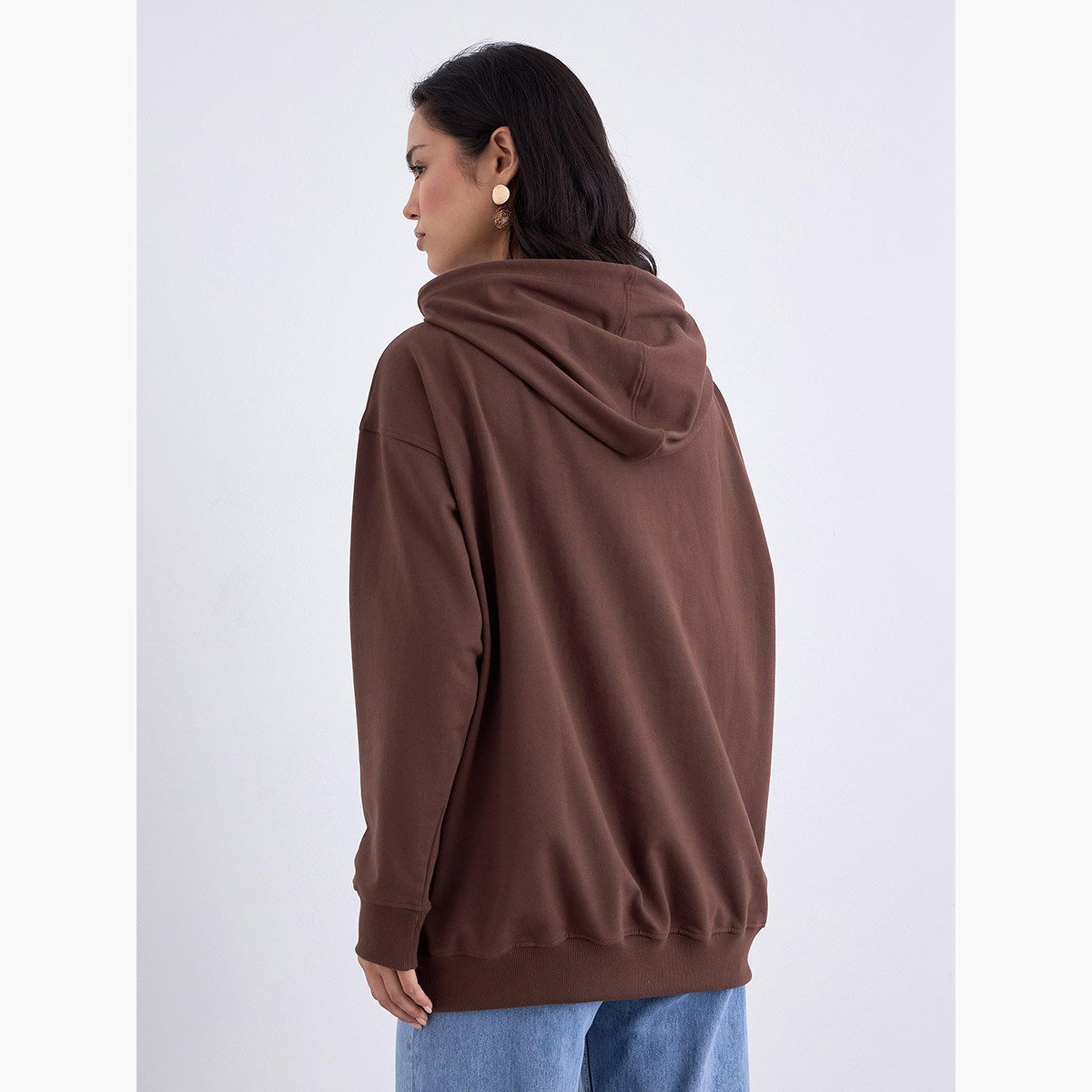 ستايلي - هودي بني مقاس كبير مطبوع شعار-women-winterwear-hoodiesandsweatshirts-hoodies-image-5