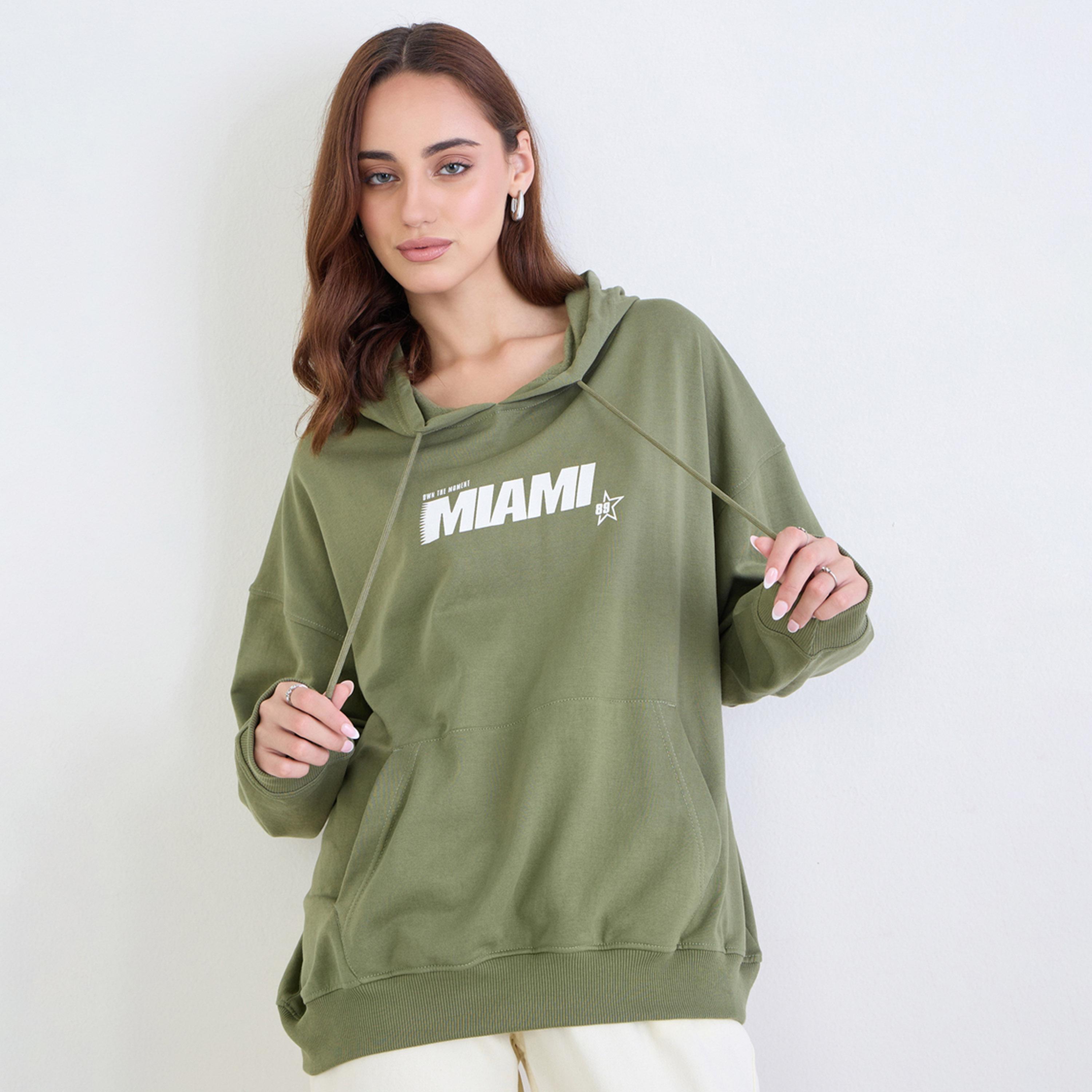 ستايلي - هودي حجم كبير بطبعة جرافيكية خضراء-women-clothing-hoodiesandsweatshirts-hoodies-image-1