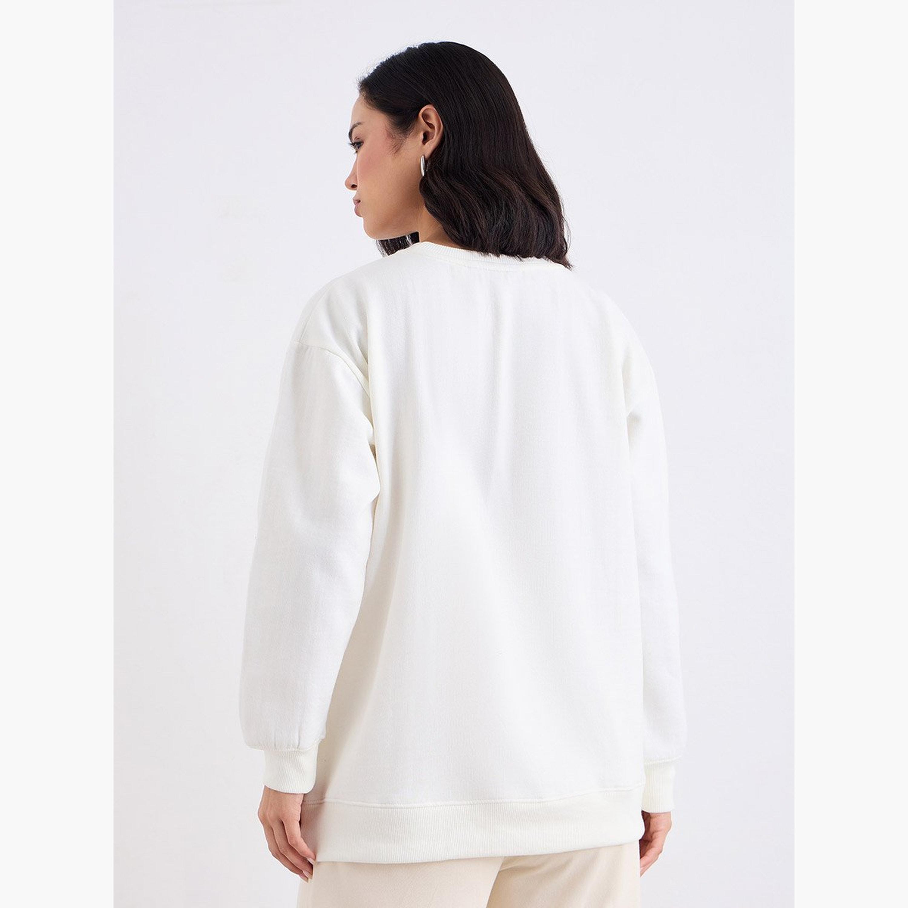ستايلي - سويت شيرت طويل لون أبيض العاجي مع تفاصيل شارة-women-winterwear-hoodiesandsweatshirts-sweatshirts-image-4