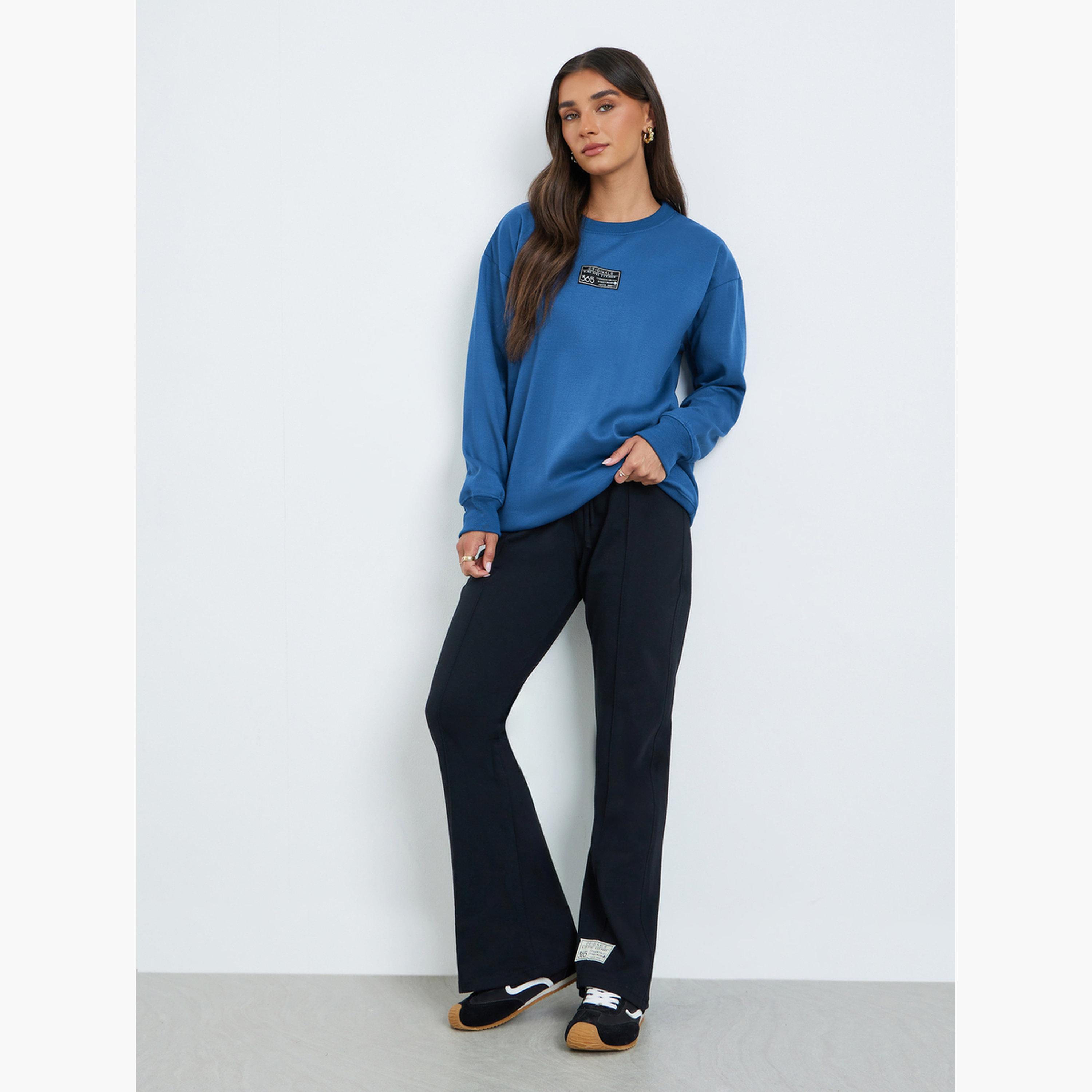 سويت شيرت بقصة واسعة ومزين بشارة-women-clothing-hoodiesandsweatshirts-sweatshirts-image-2