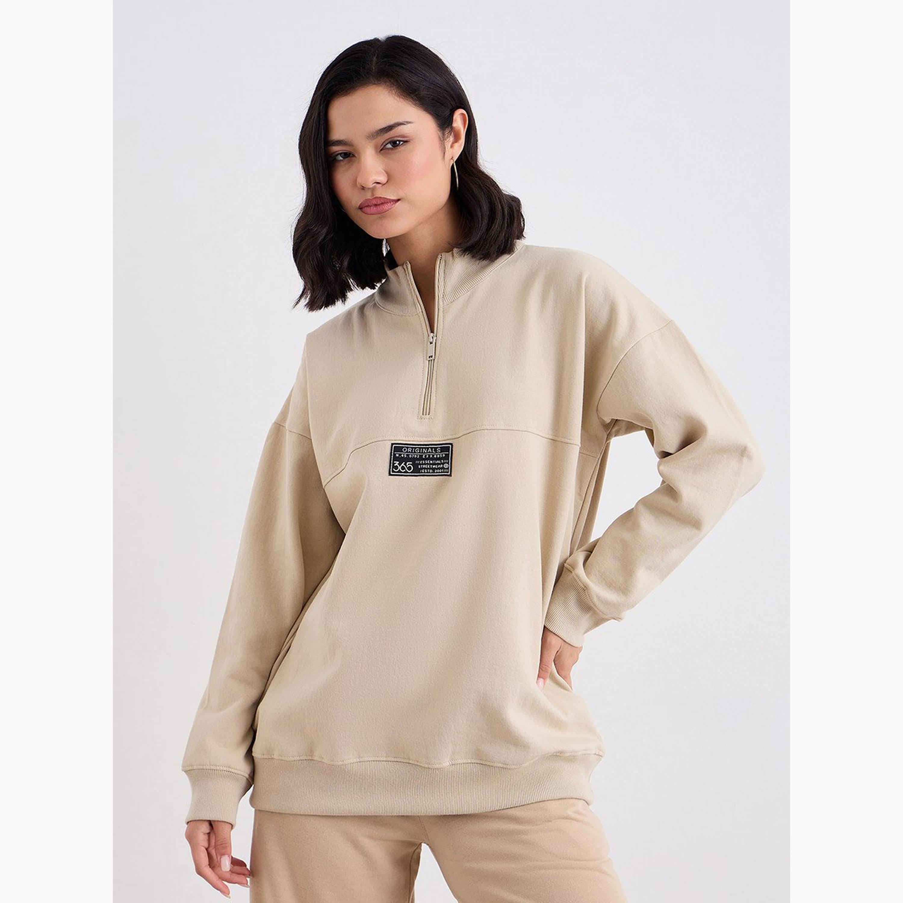 ستايلي - سويت شيرت طويل لون بيج مع تفاصيل شارة-women-clothing-hoodiesandsweatshirts-sweatshirts-image-1