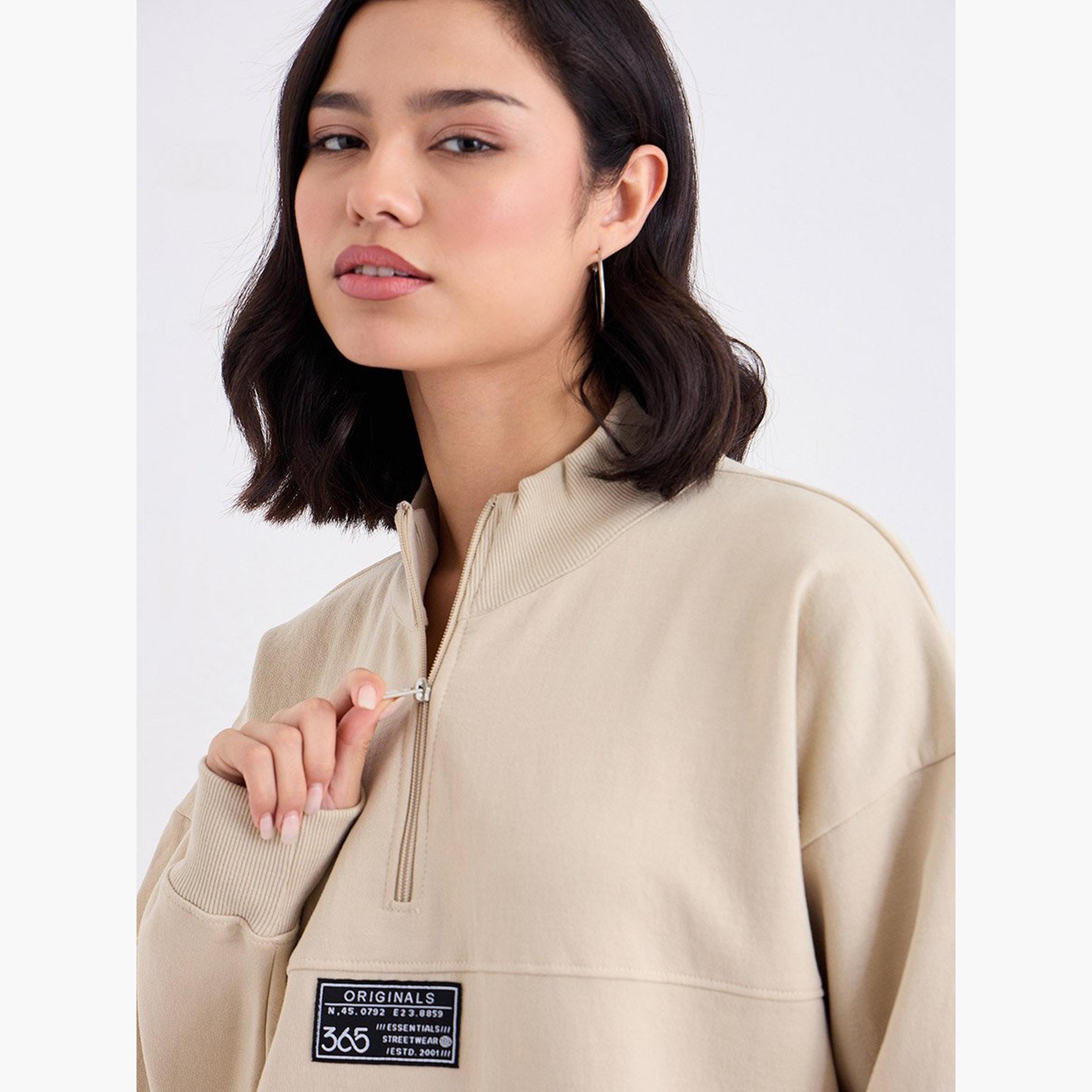 ستايلي - سويت شيرت طويل لون بيج مع تفاصيل شارة-women-clothing-hoodiesandsweatshirts-sweatshirts-image-3
