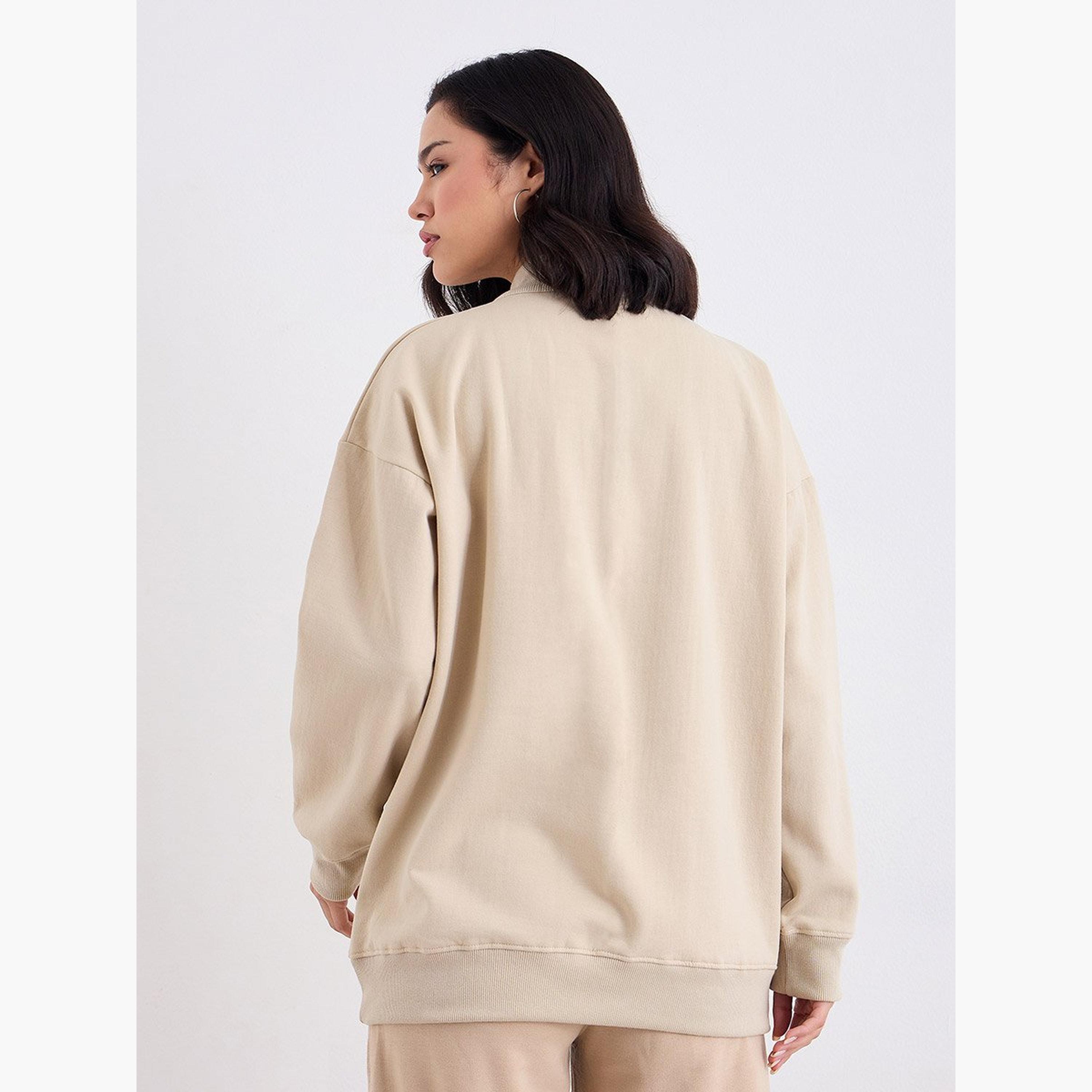 ستايلي - سويت شيرت طويل لون بيج مع تفاصيل شارة-women-clothing-hoodiesandsweatshirts-sweatshirts-image-4