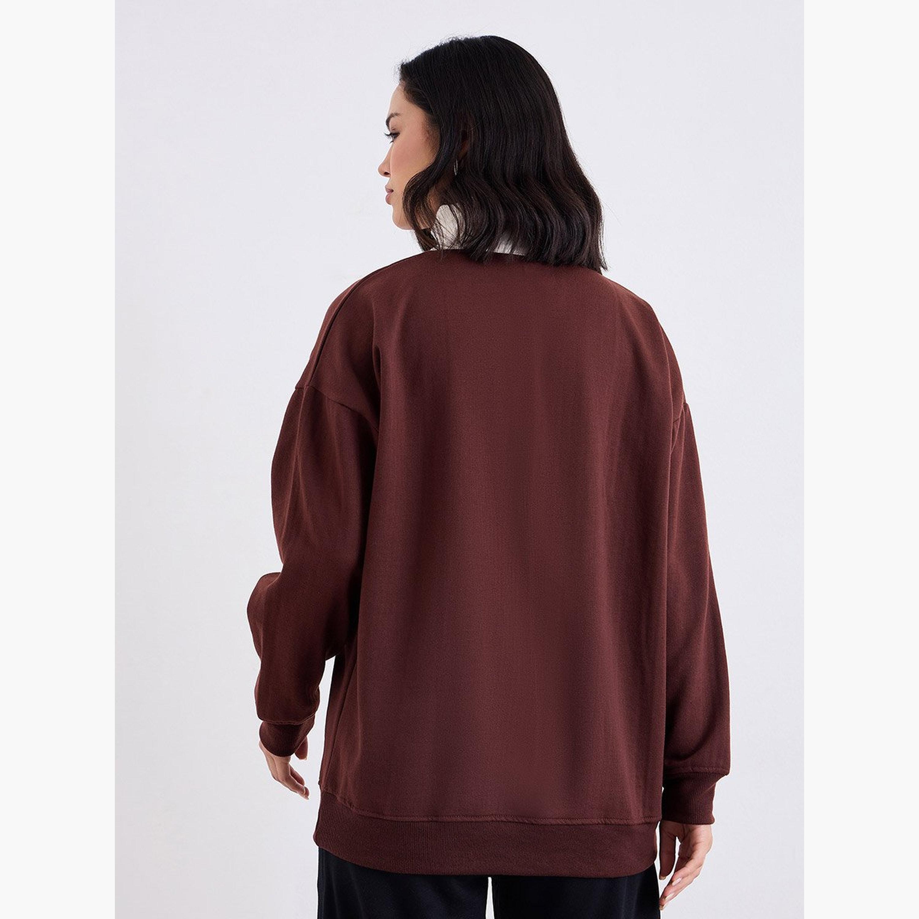 ستايلي - سويت شيرت بني طويل مع تفاصيل شارة-women-winterwear-hoodiesandsweatshirts-sweatshirts-image-4