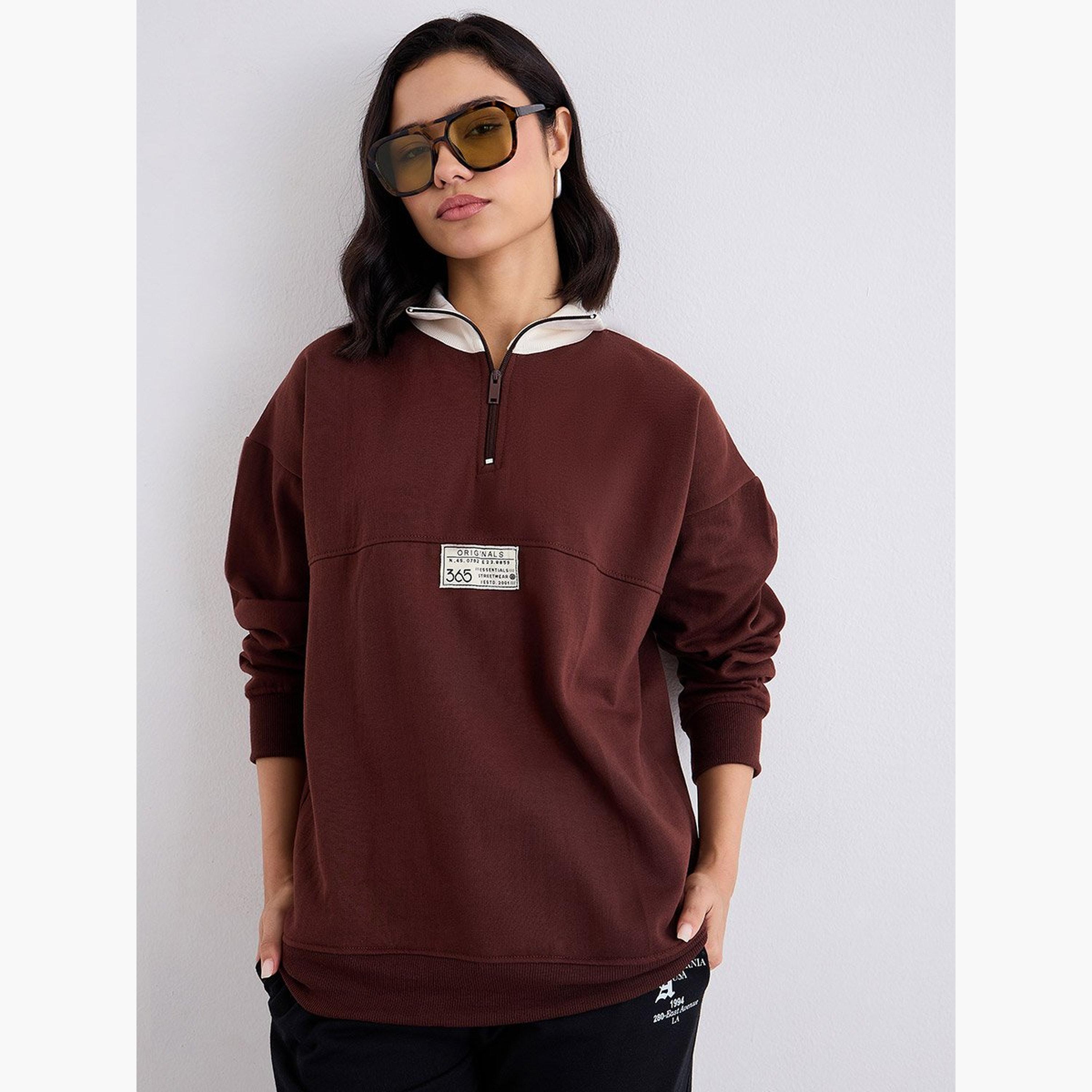 ستايلي - سويت شيرت بني طويل مع تفاصيل شارة-women-winterwear-hoodiesandsweatshirts-sweatshirts-image-5