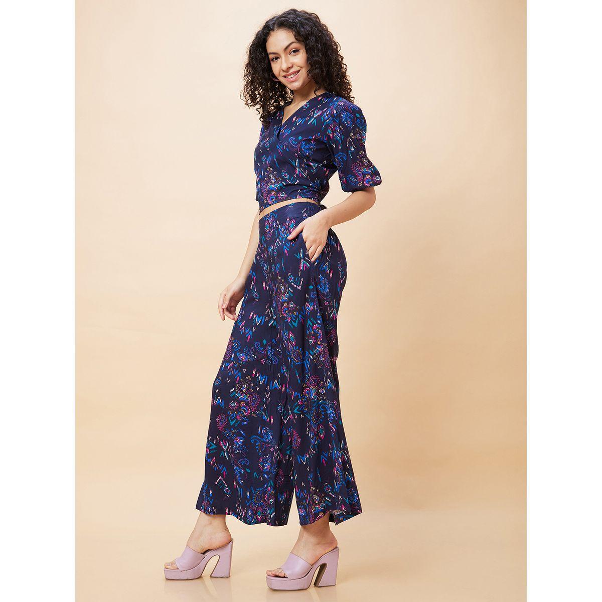 طقم منسق من بنطال بالازو وبلوزة قصيرة بطبعة بيزلي-women-clothing-coordsets-image-4