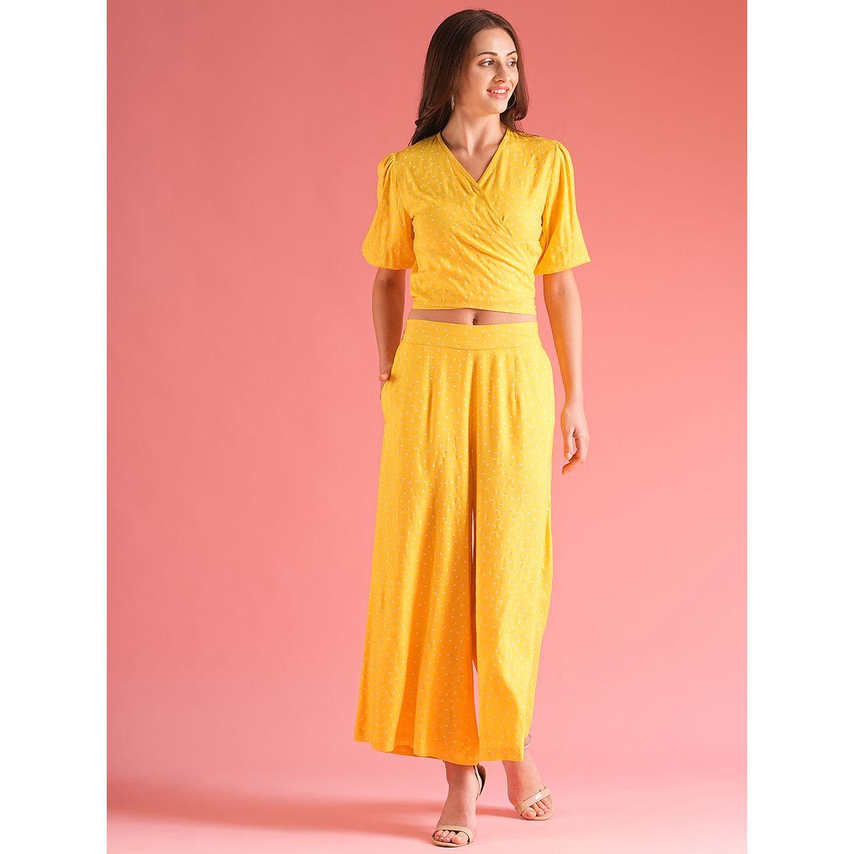 طقم منسق من بنطال بالازة وبلوزة بنمط لف وطبعة نقاط بولكا-women-clothing-coordsets-image-1