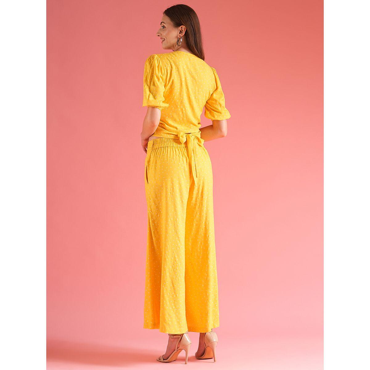 طقم منسق من بنطال بالازة وبلوزة بنمط لف وطبعة نقاط بولكا-women-clothing-coordsets-image-3