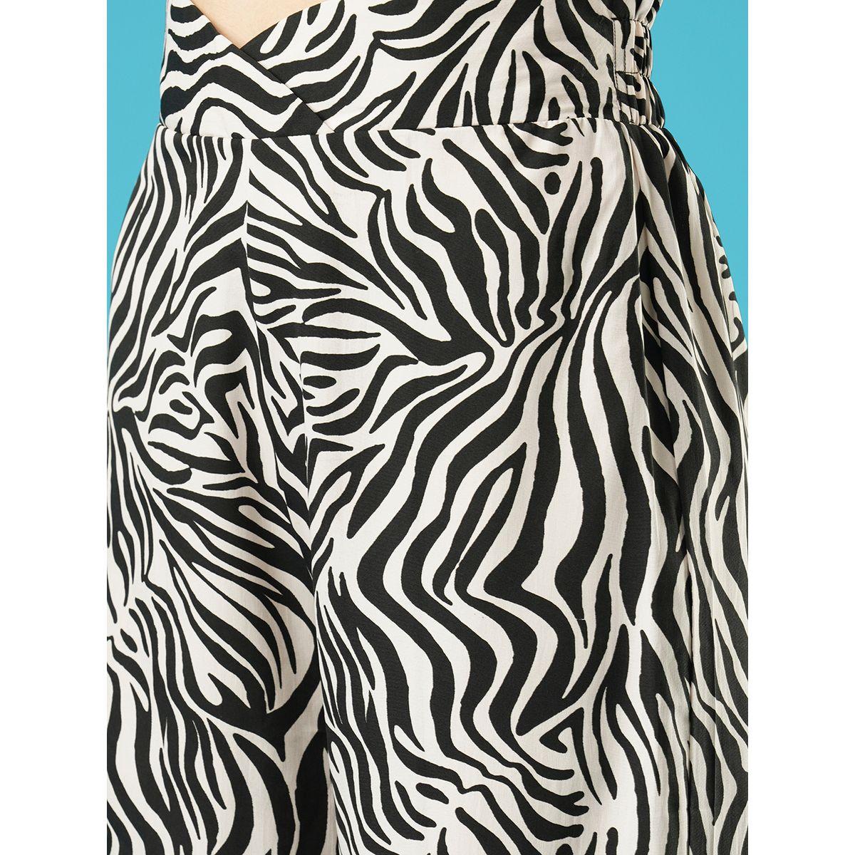طقم منسق من بنطال بأرجل واسعة وبلوزة قصيرة بطبعة حمار وحشي-women-clothing-coordsets-image-5