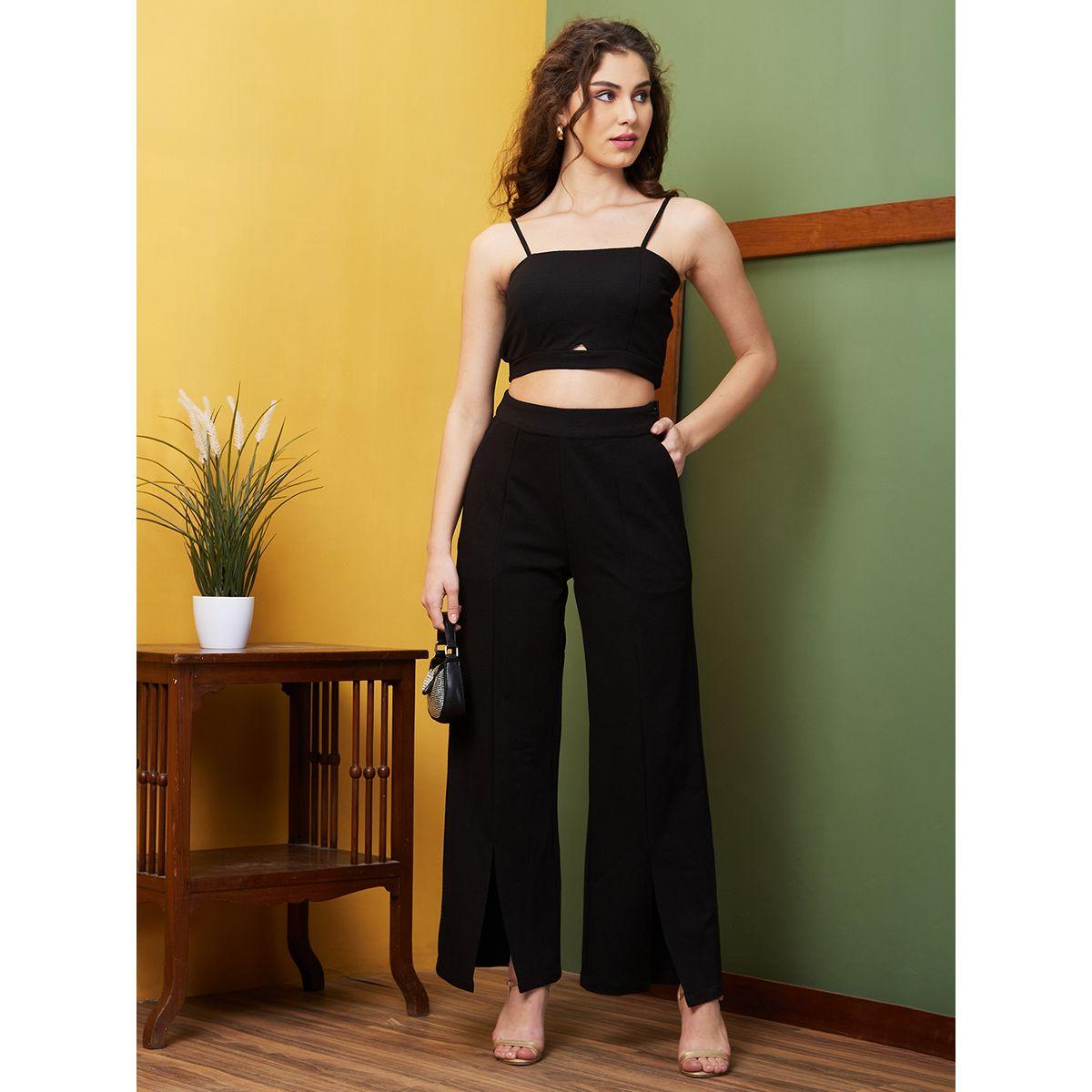 طقم منسق من بنطال وبلوزة قصيرة بحمالات وتفاصيل بارزة الملمس-women-clothing-coordsets-image-1