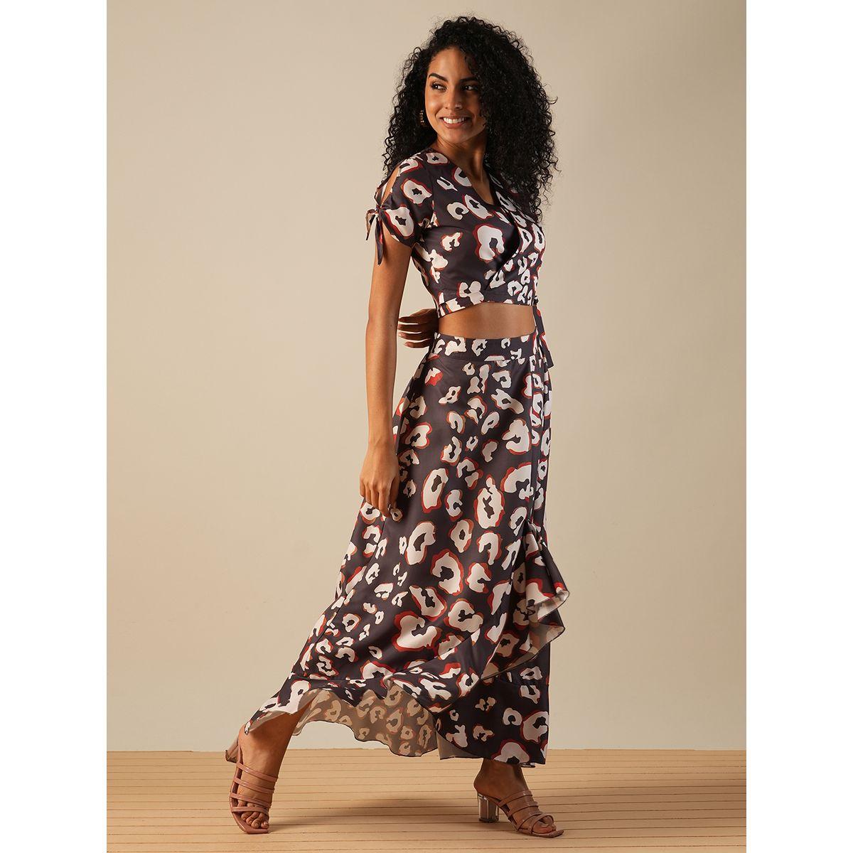 طقم منسق من تنورة وبلوزة قصيرة بنمط لف-women-clothing-coordsets-image-2
