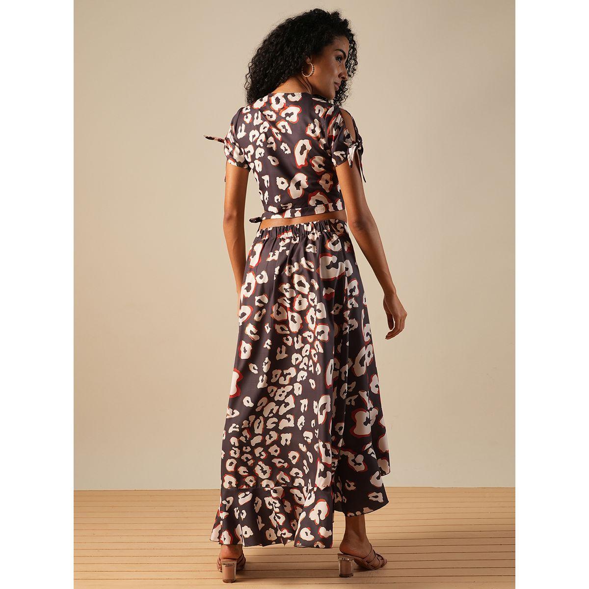 طقم منسق من تنورة وبلوزة قصيرة بنمط لف-women-clothing-coordsets-image-3