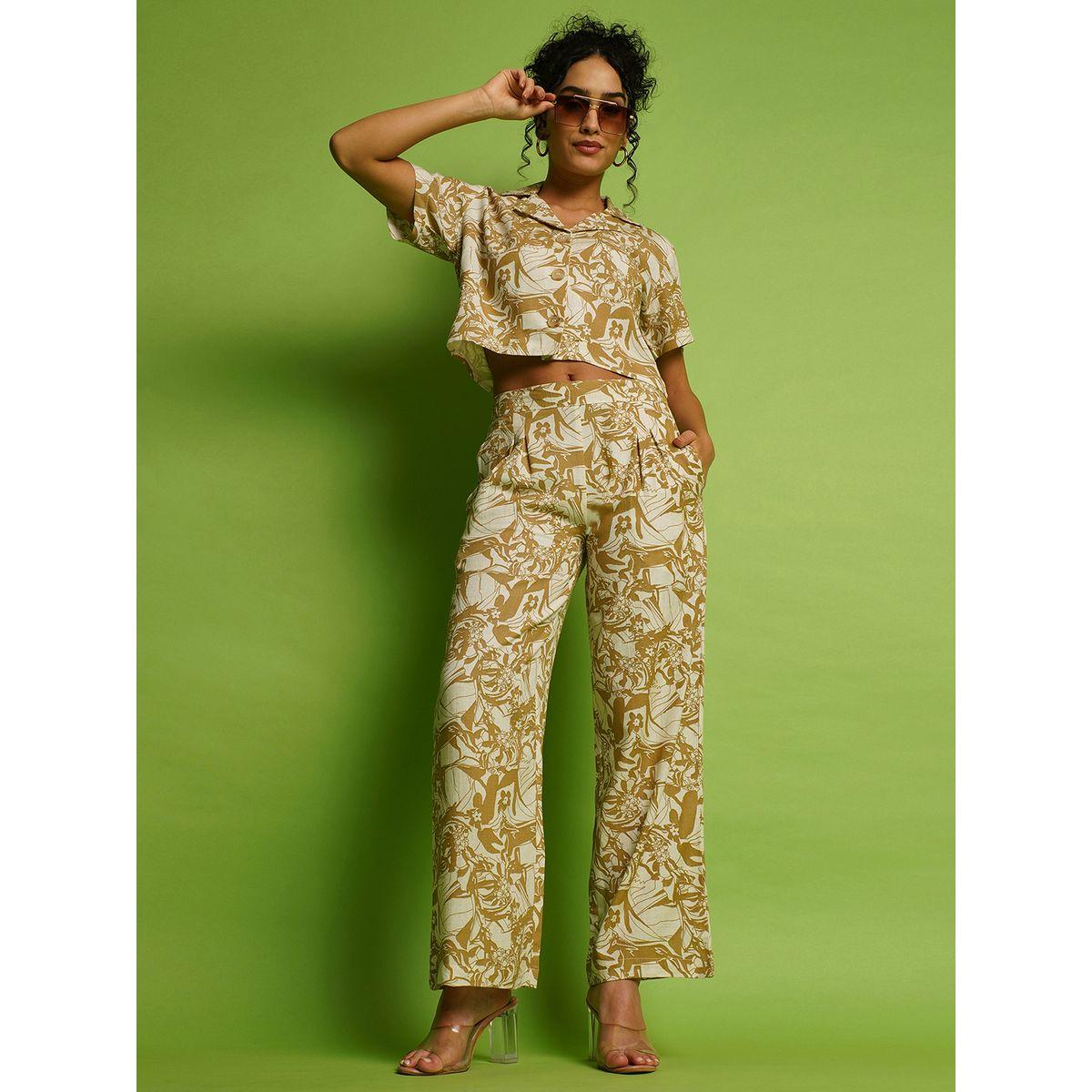 طقم منسق من بنطال وبلوزة قصيرة بطبعة مجردة-women-clothing-coordsets-image-1